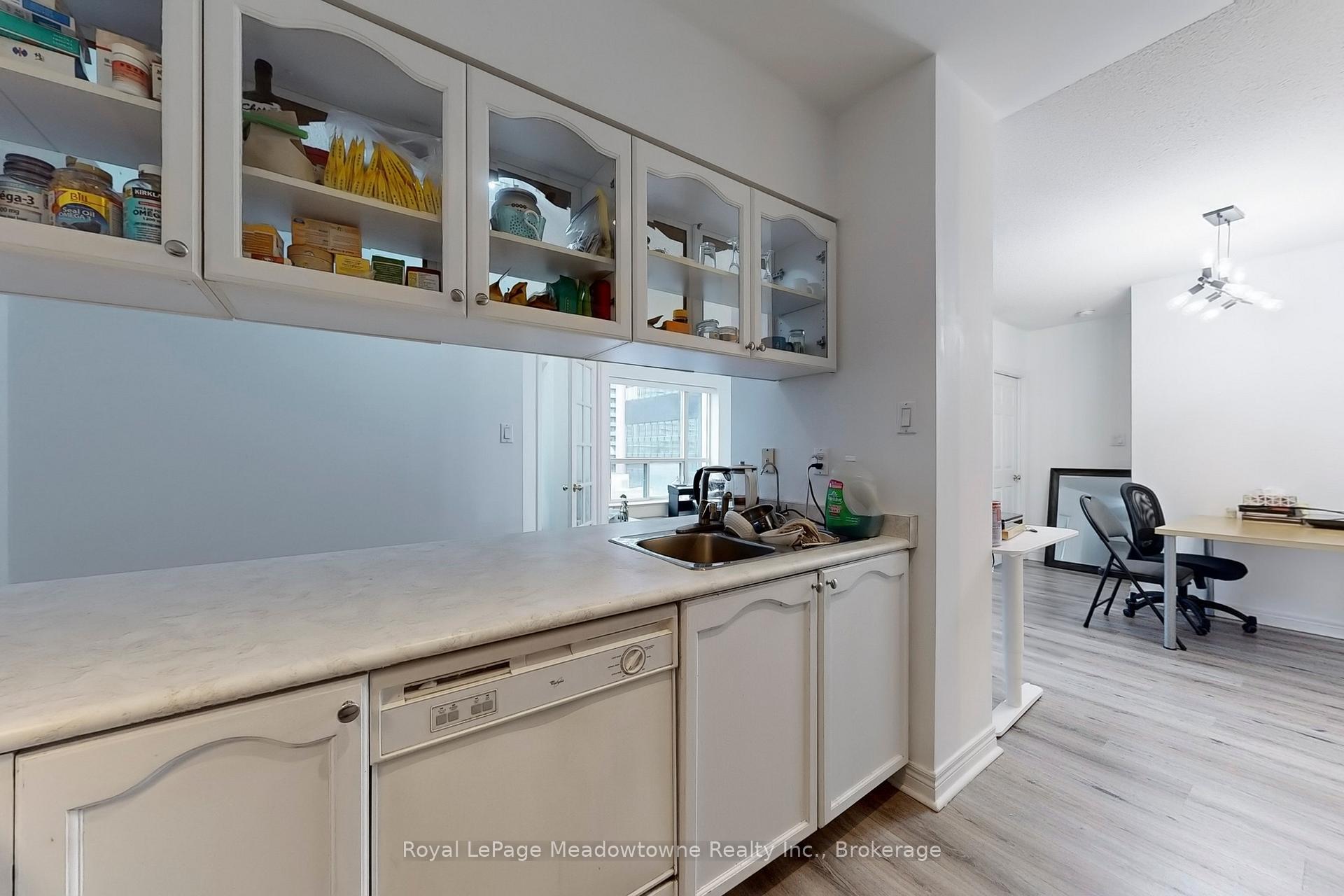 Photo 17 of Unit 912, 887 Bay Street, Toronto, Bay Street Corridor — HOMEH