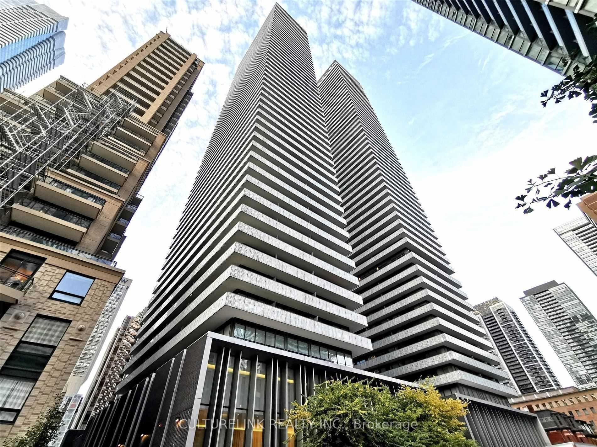 Front of Unit 1006, 42 Charles Street E