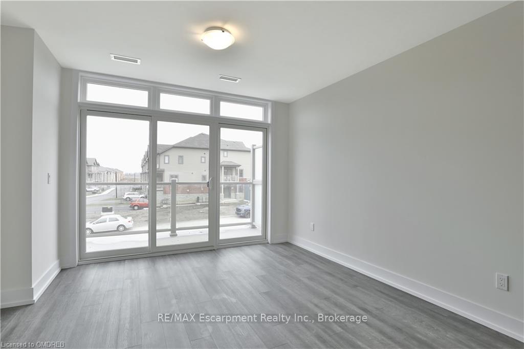 Photo 7 of Unit 8, 261 Skinner Road, Hamilton, Waterdown — HOMEH