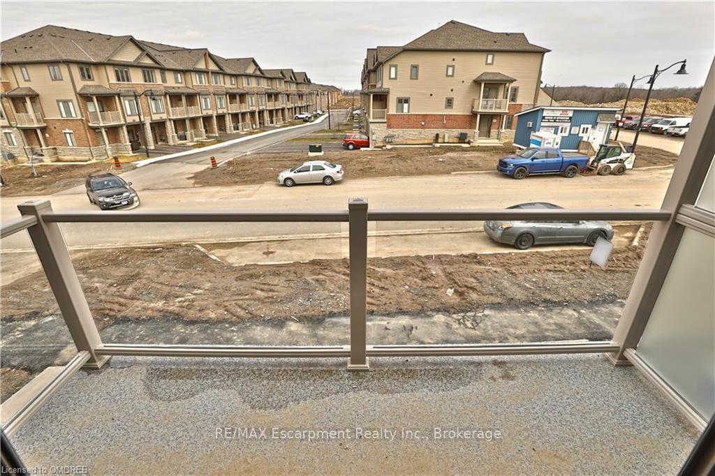 Photo 8 of Unit 8, 261 Skinner Road, Hamilton, Waterdown — HOMEH