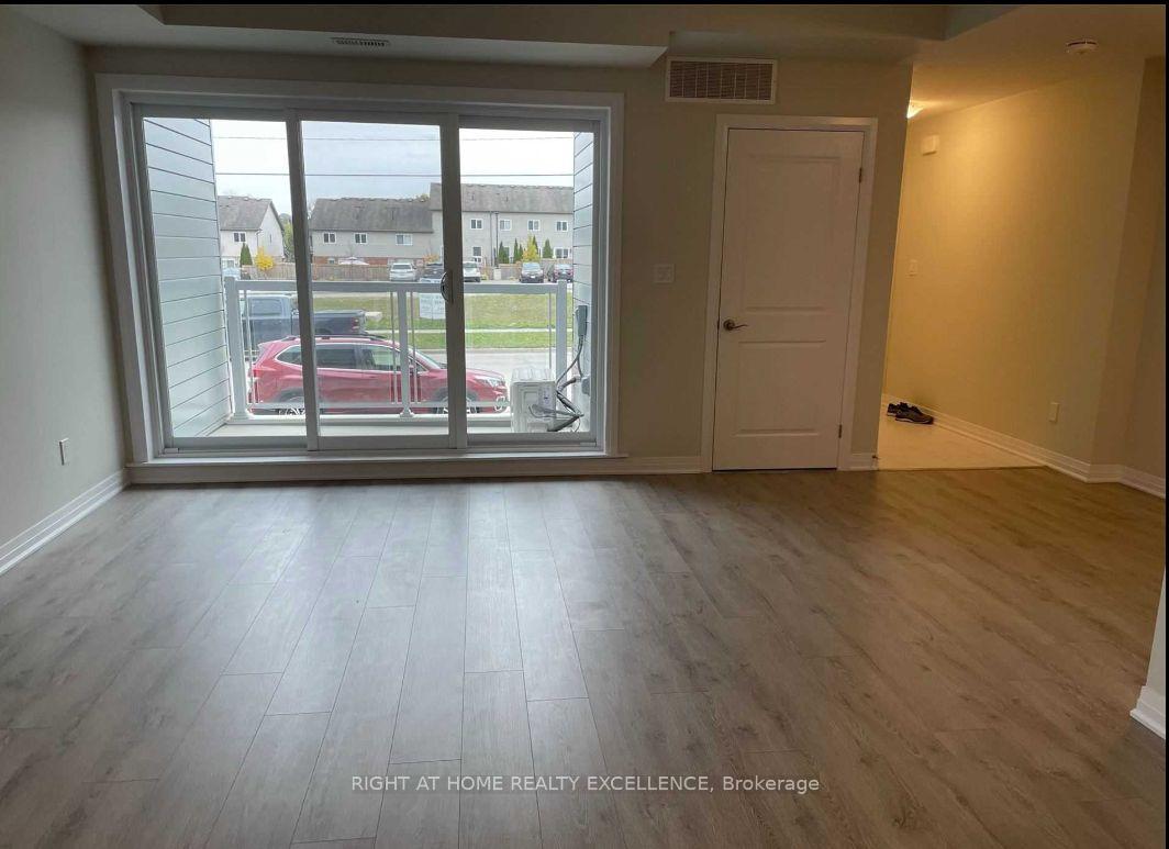 Photo 4 of 116 Seabrook Drive, Kitchener — HOMEH