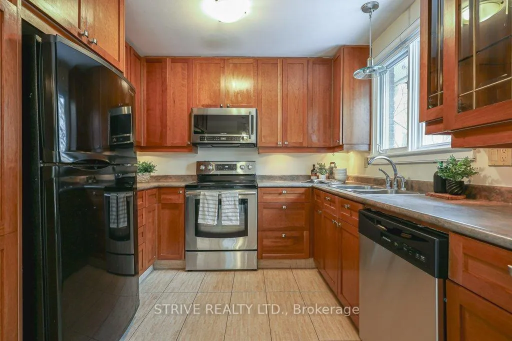 Photo 13 of 11 Lorraine Court, Clarington, Bowmanville — HOMEH