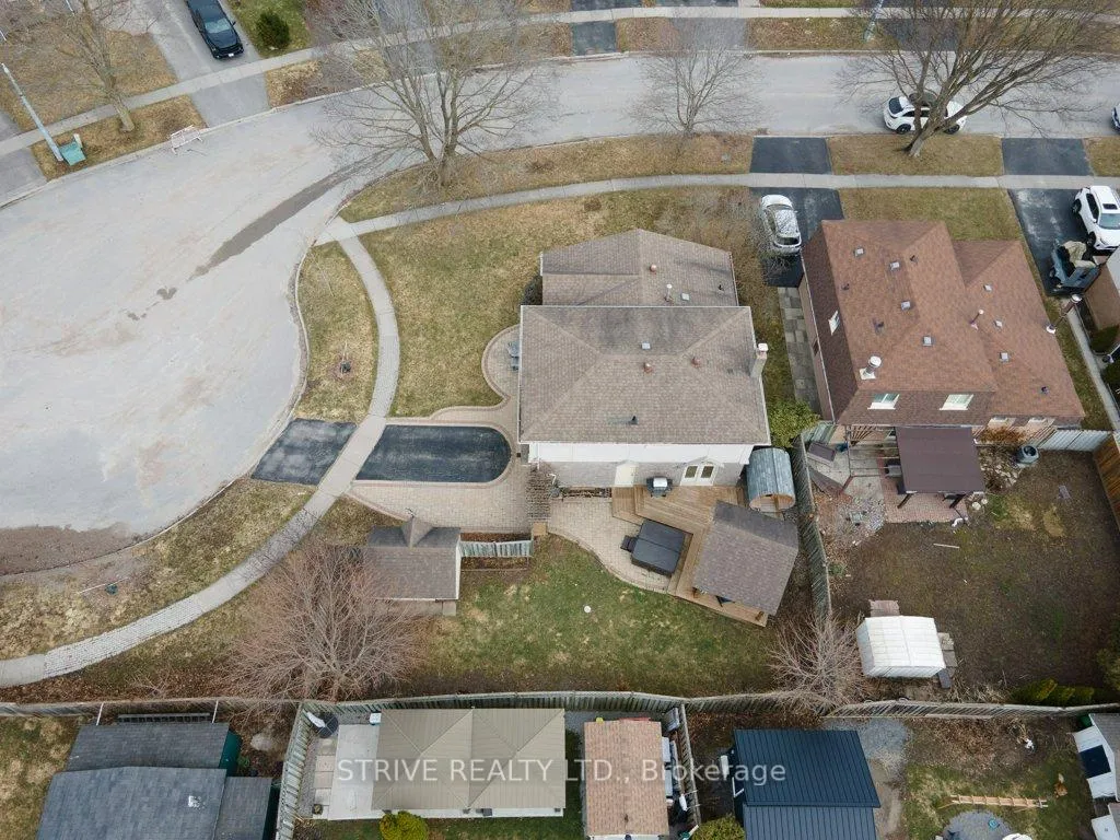 Photo 35 of 11 Lorraine Court, Clarington, Bowmanville — HOMEH
