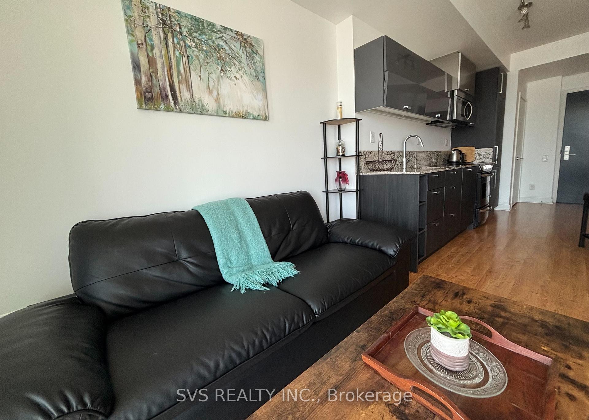 Front of Unit 3608, 290 Adelaide Street W