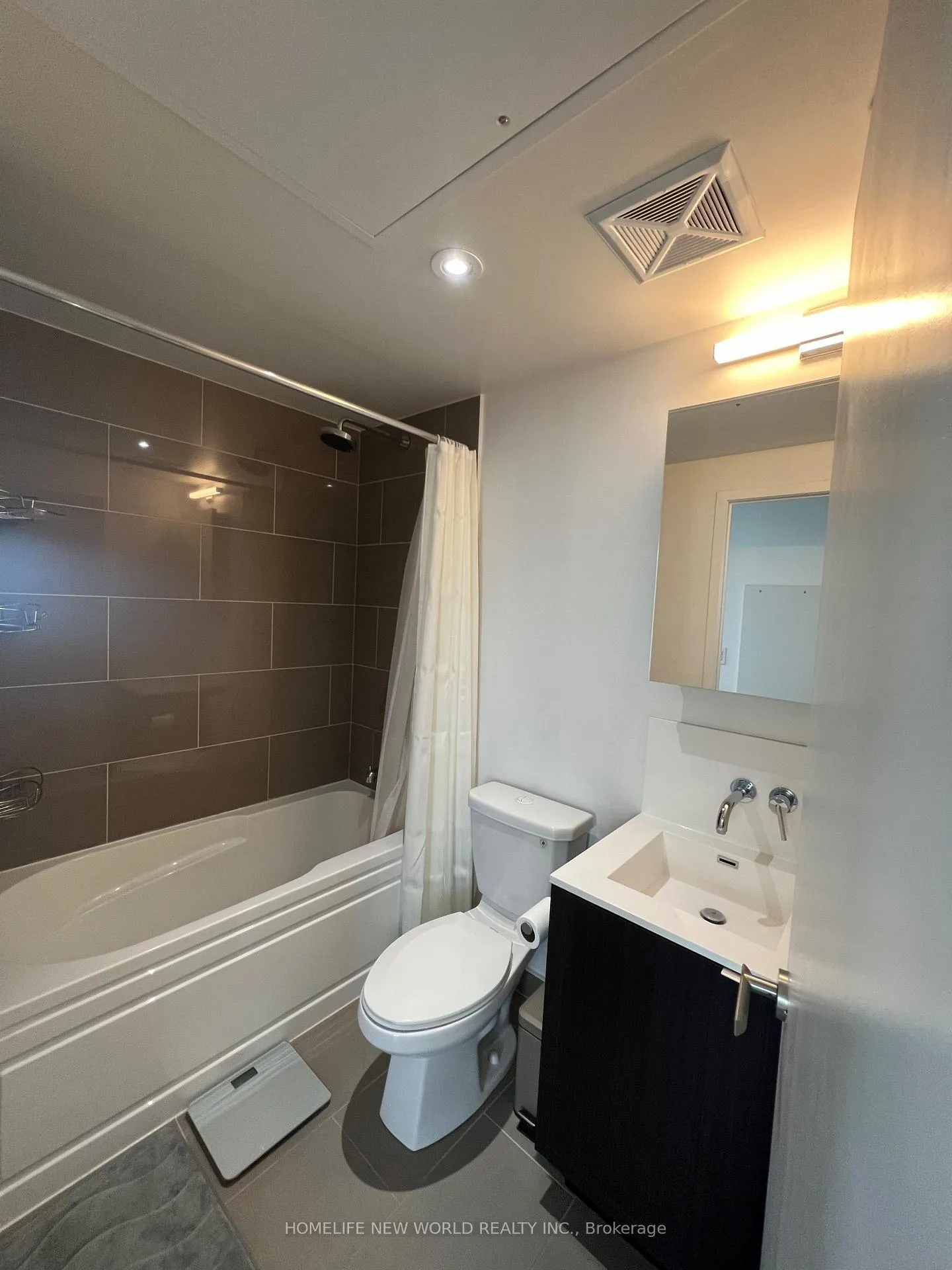 Photo 16 of Unit 3707, 88 Harbour Street, Toronto, Waterfront Communities — HOMEH