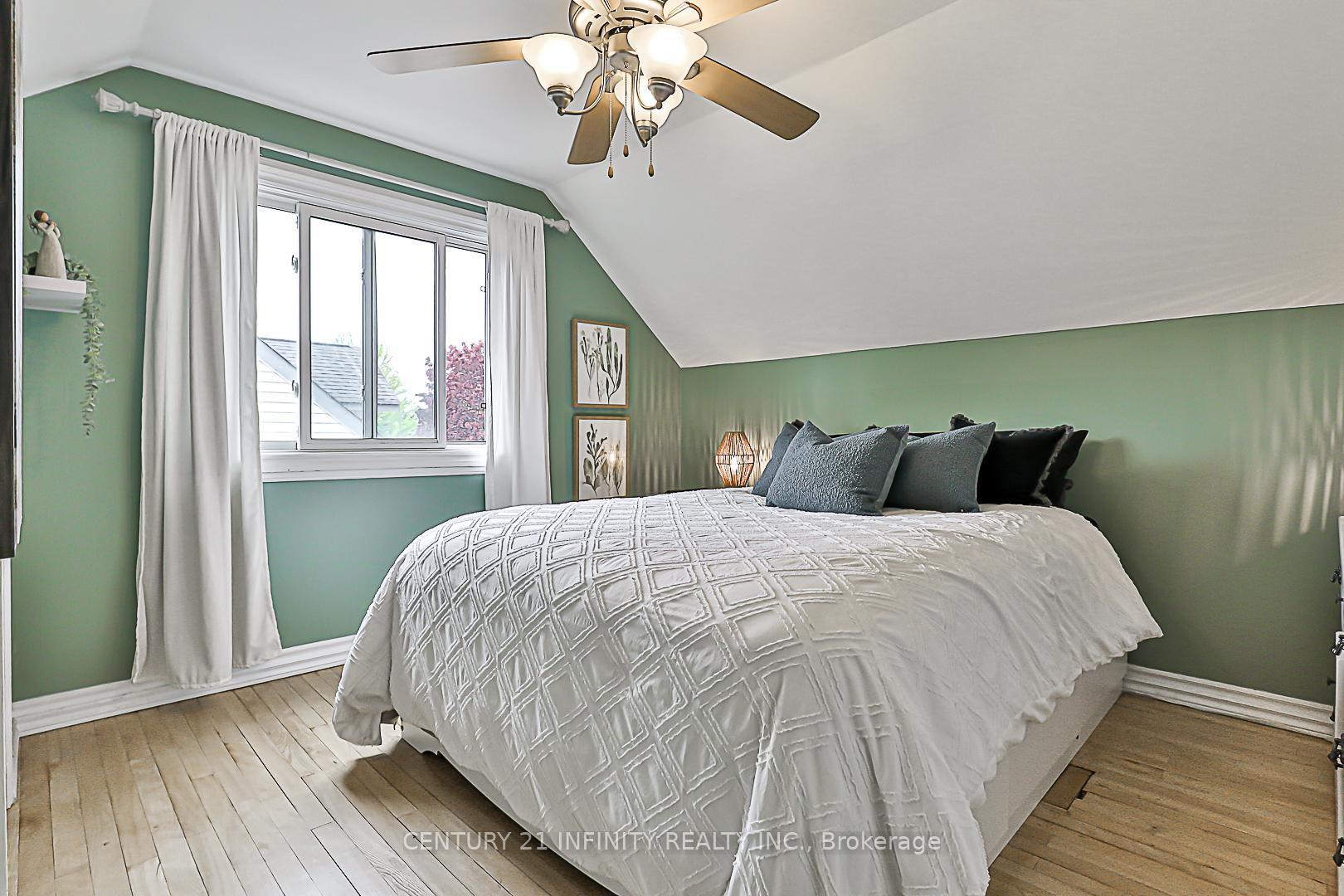 Photo 22 of 129 Admiral Road, Ajax, South East — HOMEH