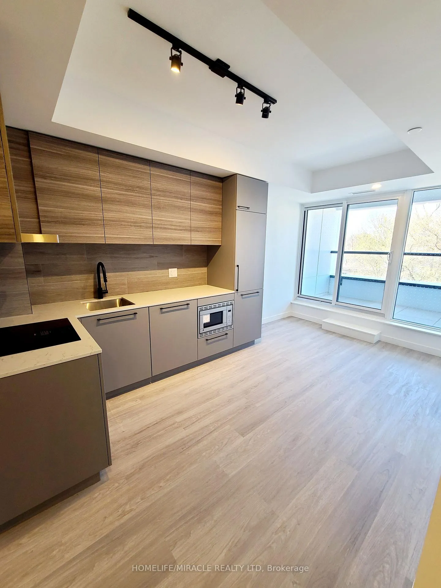 Photo 2 of Unit 325, 1050 Eastern Avenue, Toronto, The Beaches — HOMEH