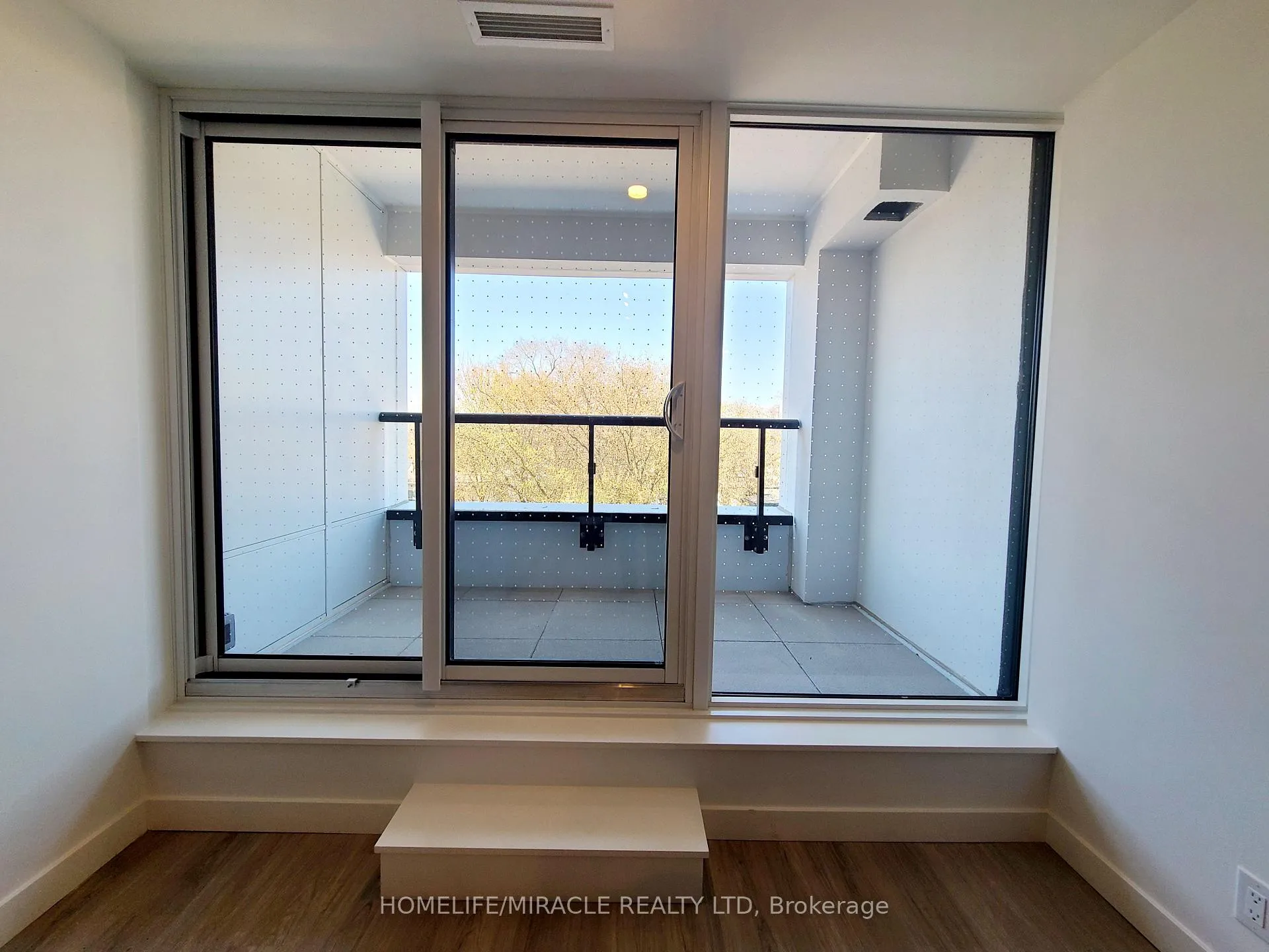 Photo 3 of Unit 325, 1050 Eastern Avenue, Toronto, The Beaches — HOMEH