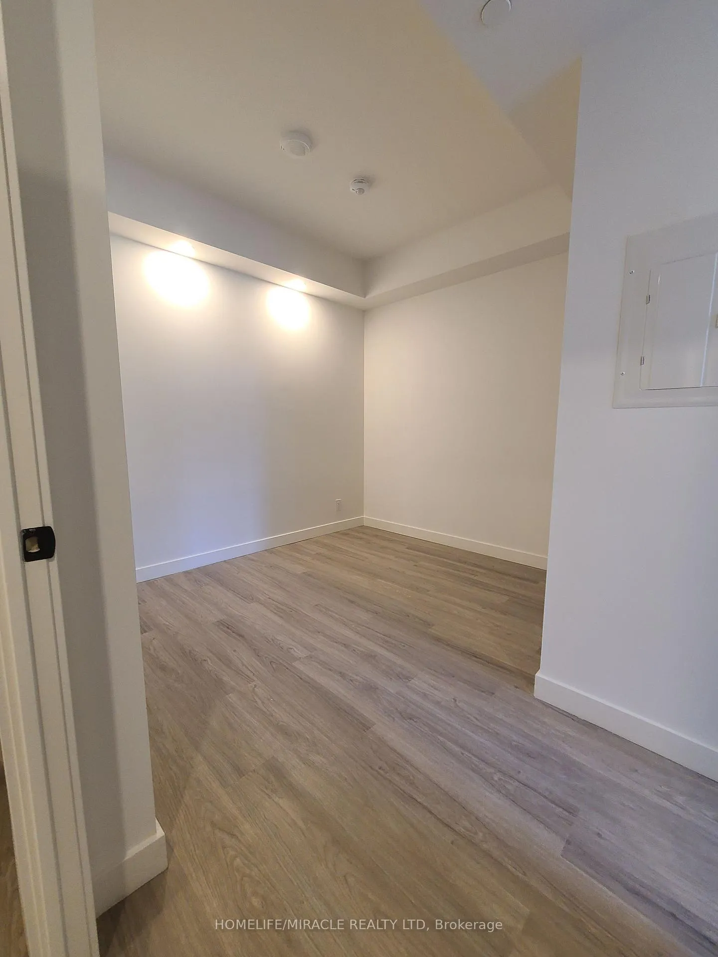 Photo 5 of Unit 325, 1050 Eastern Avenue, Toronto, The Beaches — HOMEH