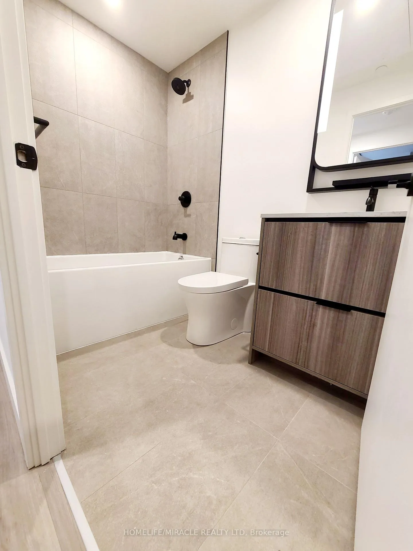 Photo 8 of Unit 325, 1050 Eastern Avenue, Toronto, The Beaches — HOMEH