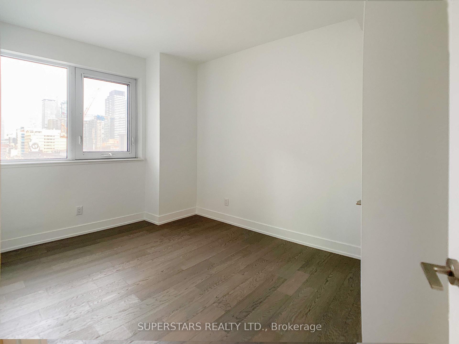 Photo 4 of Unit 903, 7 Grenville Street, Toronto, Bay Street Corridor — HOMEH