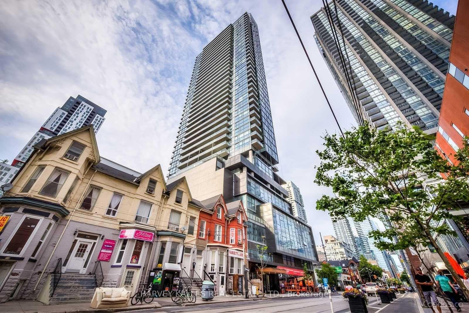 Front of Unit 2506, 290 Adelaide Street W