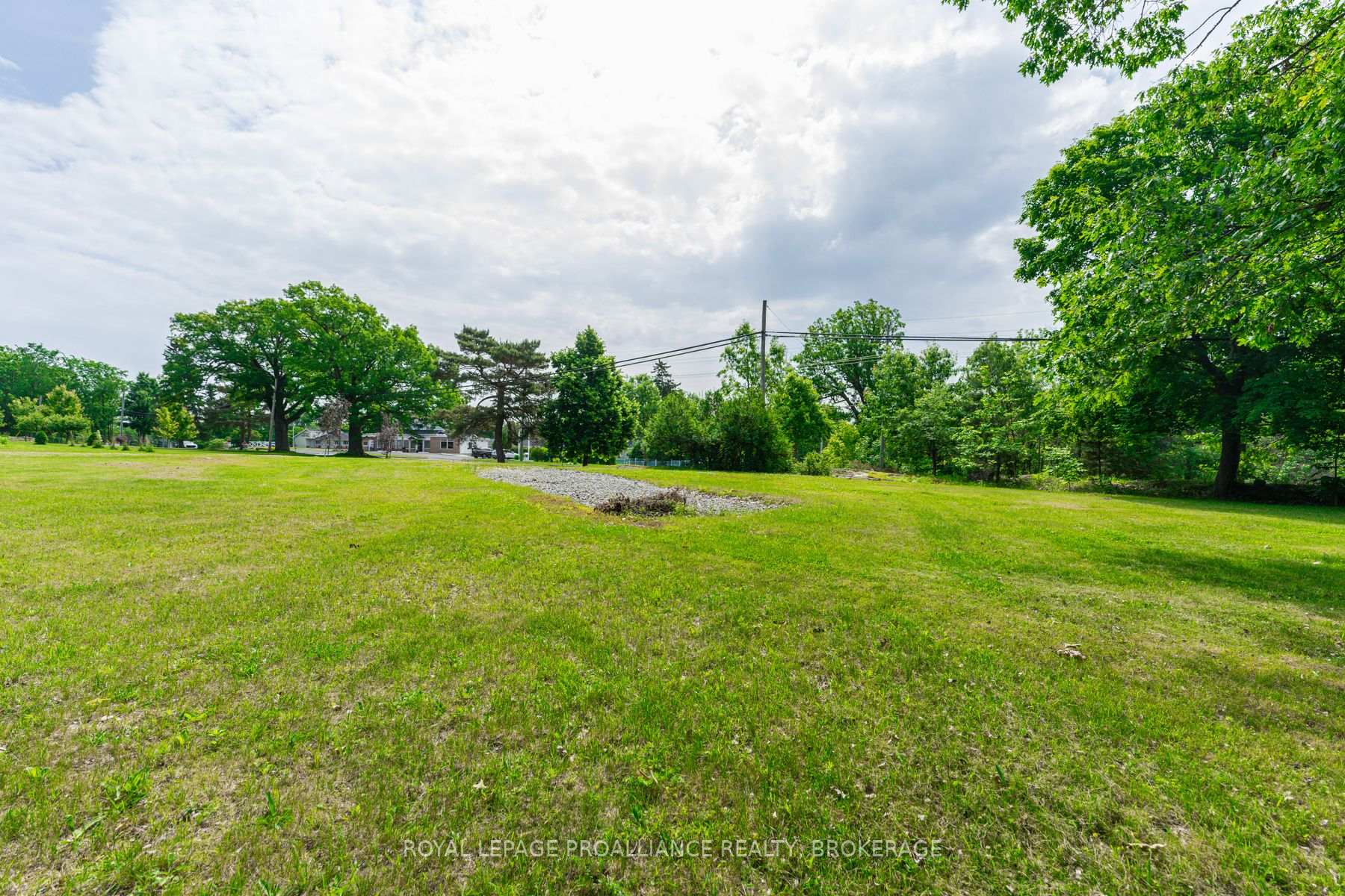 Photo 18 of 860 King Street W, Gananoque — HOMEH