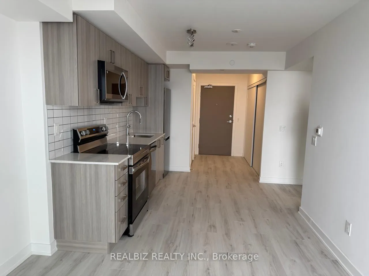 Photo 2 of Unit 1103, 1010 Sandy Beach Road, Pickering, Bay Ridges — HOMEH