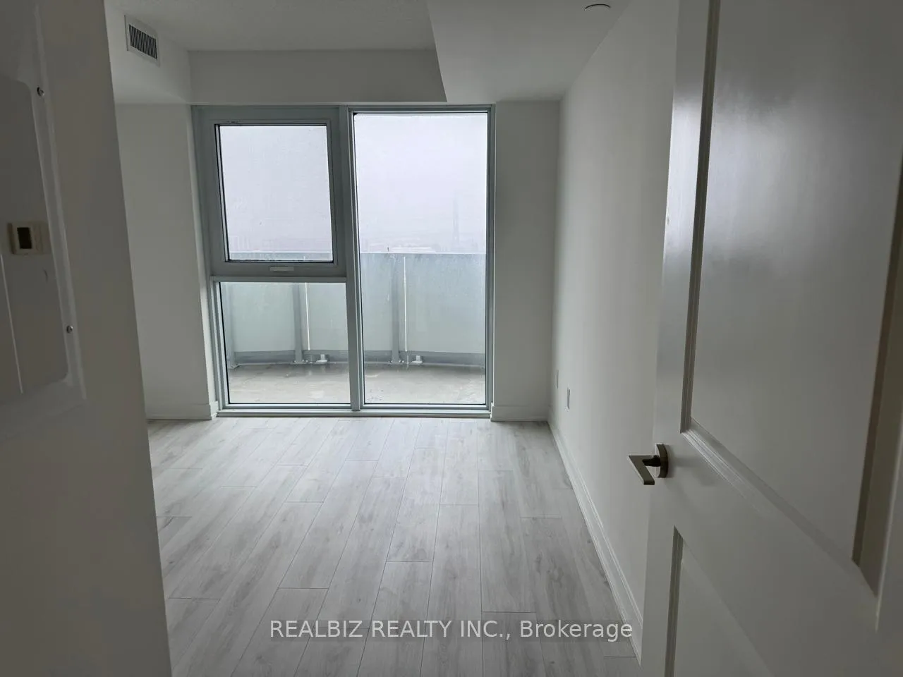 Photo 5 of Unit 1103, 1010 Sandy Beach Road, Pickering, Bay Ridges — HOMEH