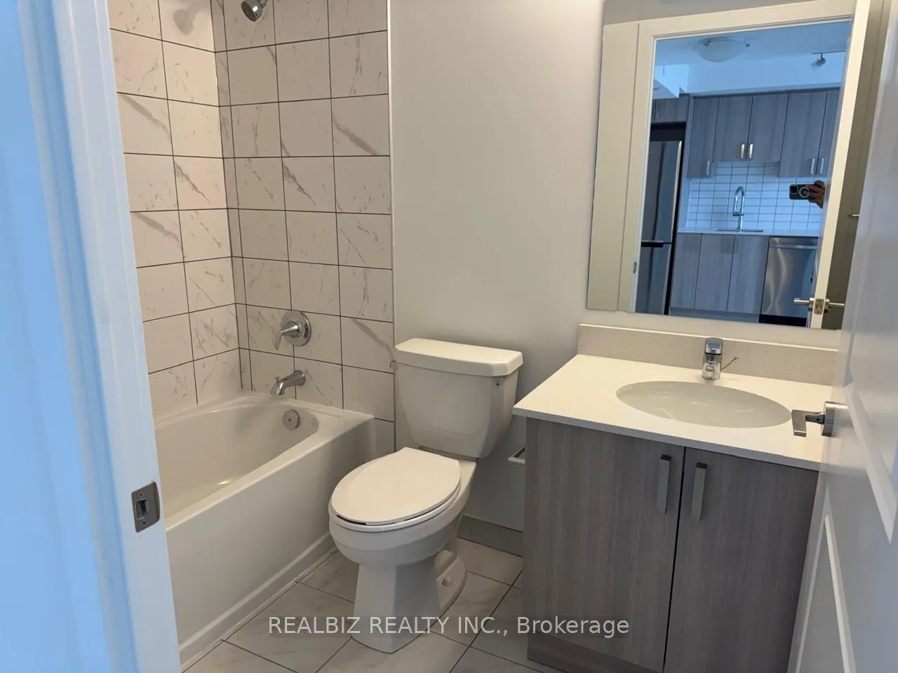 Photo 6 of Unit 1103, 1010 Sandy Beach Road, Pickering, Bay Ridges — HOMEH
