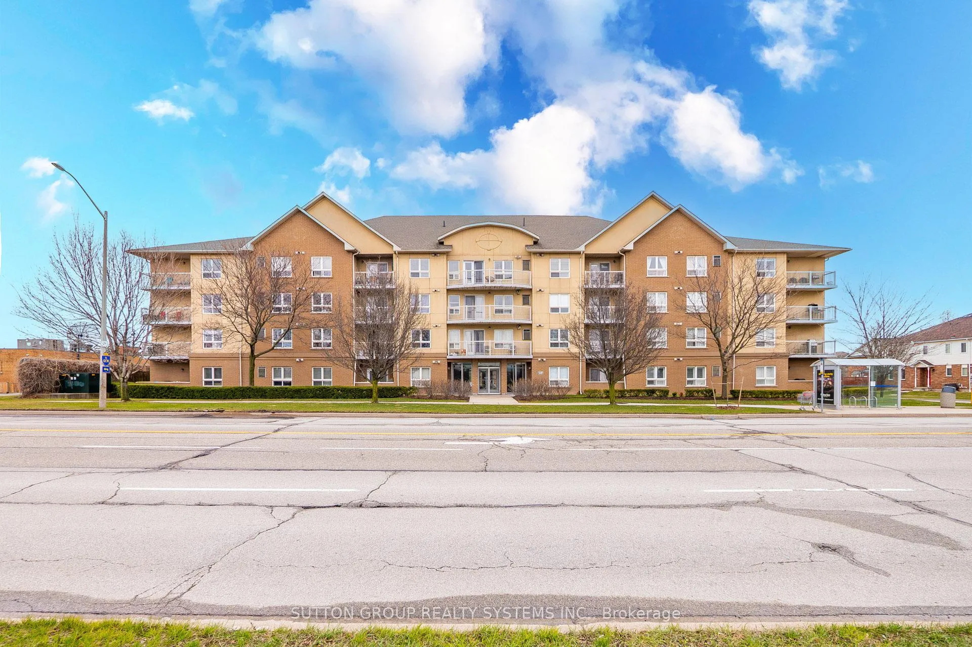 Front of Unit 312, 4450 Fairview Street
