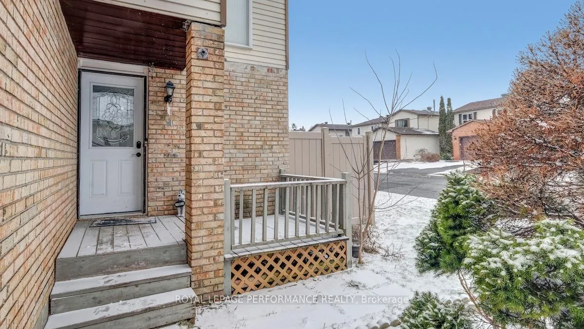 Photo 3 of 32 Brando Crescent, Ottawa, Hunt Club Park/Greenboro — HOMEH