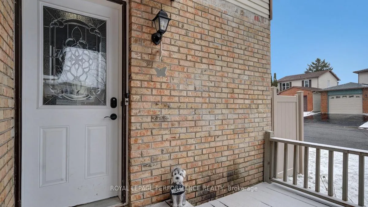 Photo 4 of 32 Brando Crescent, Ottawa, Hunt Club Park/Greenboro — HOMEH
