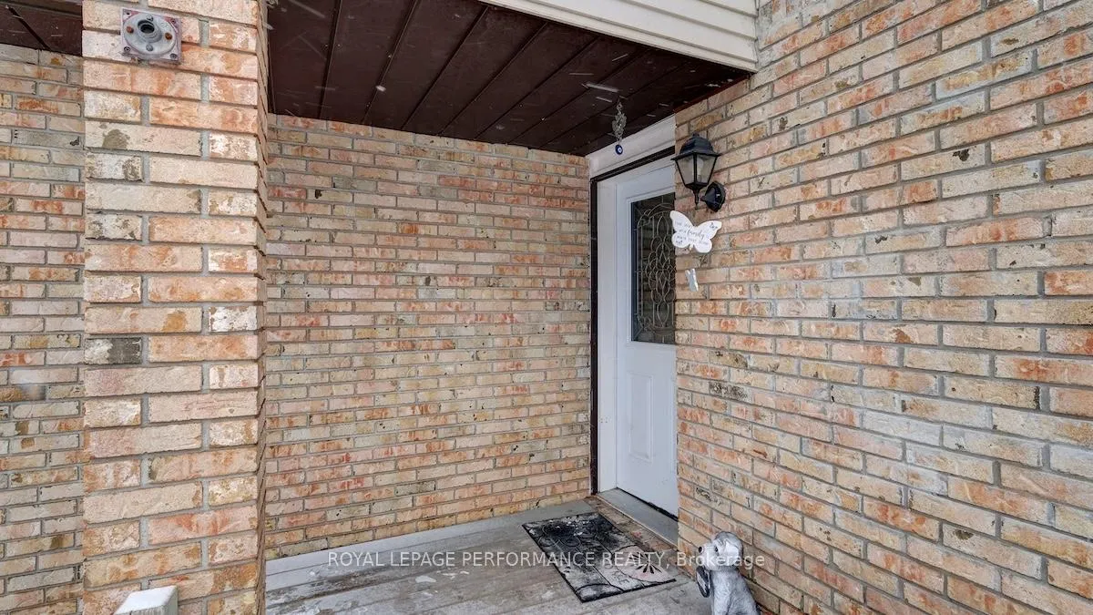 Photo 5 of 32 Brando Crescent, Ottawa, Hunt Club Park/Greenboro — HOMEH