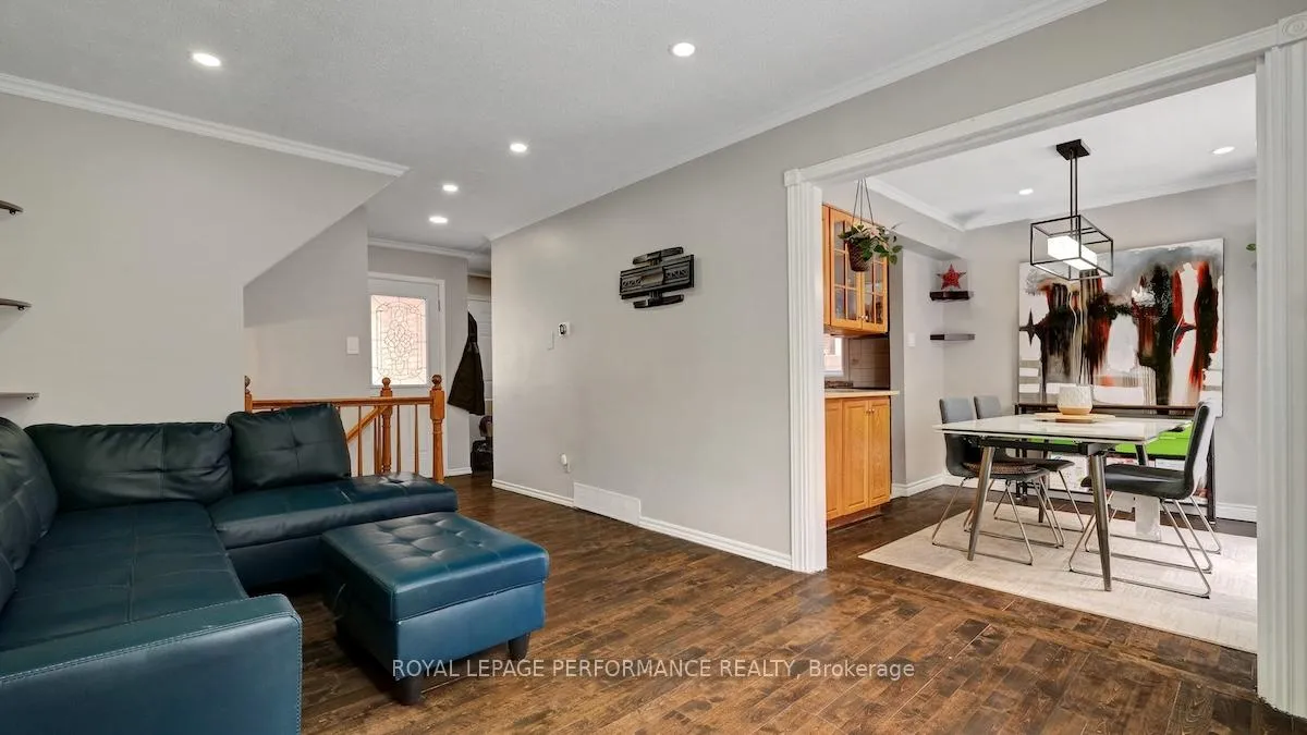 Photo 10 of 32 Brando Crescent, Ottawa, Hunt Club Park/Greenboro — HOMEH