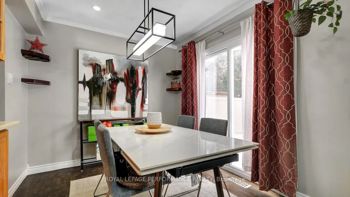Photo 12 of 32 Brando Crescent, Ottawa, Hunt Club Park/Greenboro — HOMEH