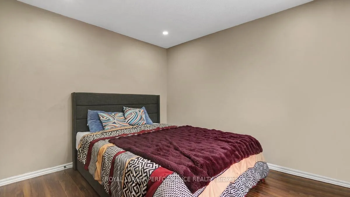 Photo 23 of 32 Brando Crescent, Ottawa, Hunt Club Park/Greenboro — HOMEH