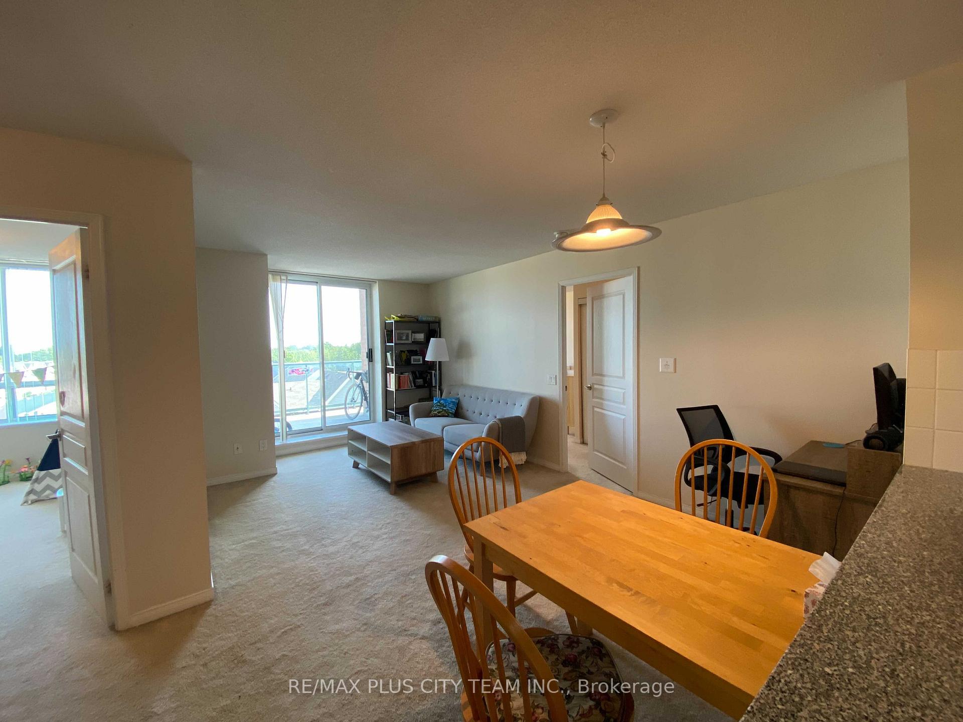 Photo 3 of Unit 503, 1863 Queen Street E, Toronto, The Beaches — HOMEH