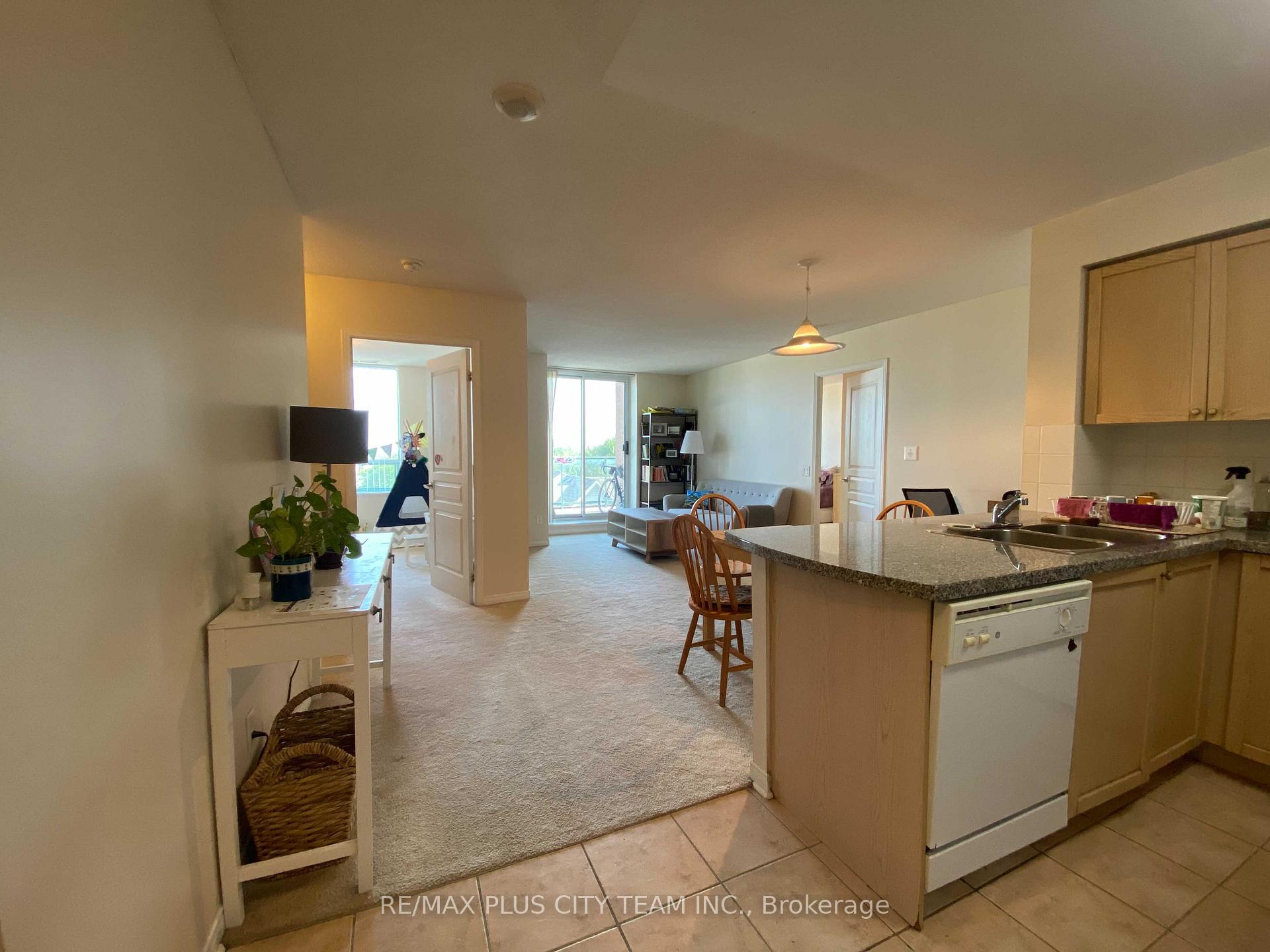 Photo 4 of Unit 503, 1863 Queen Street E, Toronto, The Beaches — HOMEH