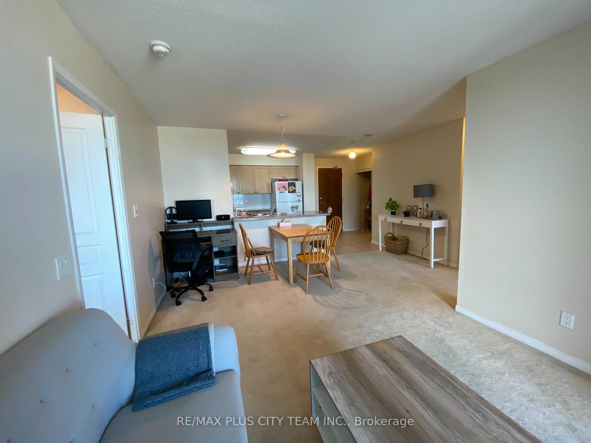 Photo 5 of Unit 503, 1863 Queen Street E, Toronto, The Beaches — HOMEH