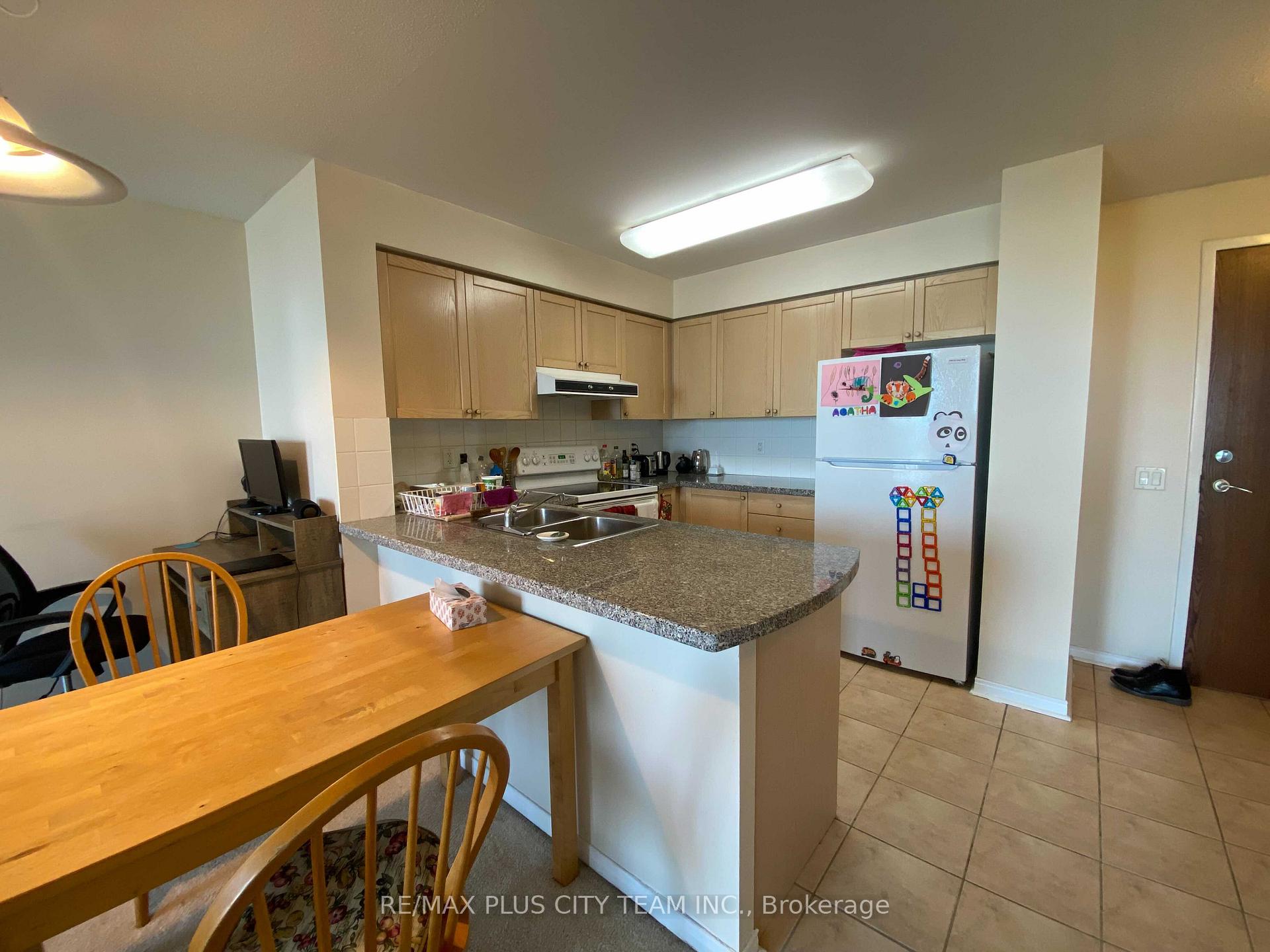 Photo 6 of Unit 503, 1863 Queen Street E, Toronto, The Beaches — HOMEH