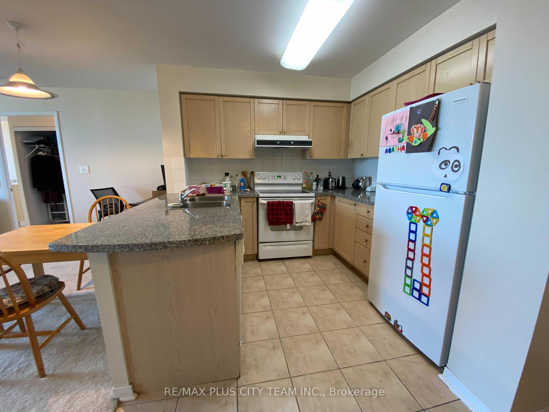 Photo 7 of Unit 503, 1863 Queen Street E, Toronto, The Beaches — HOMEH