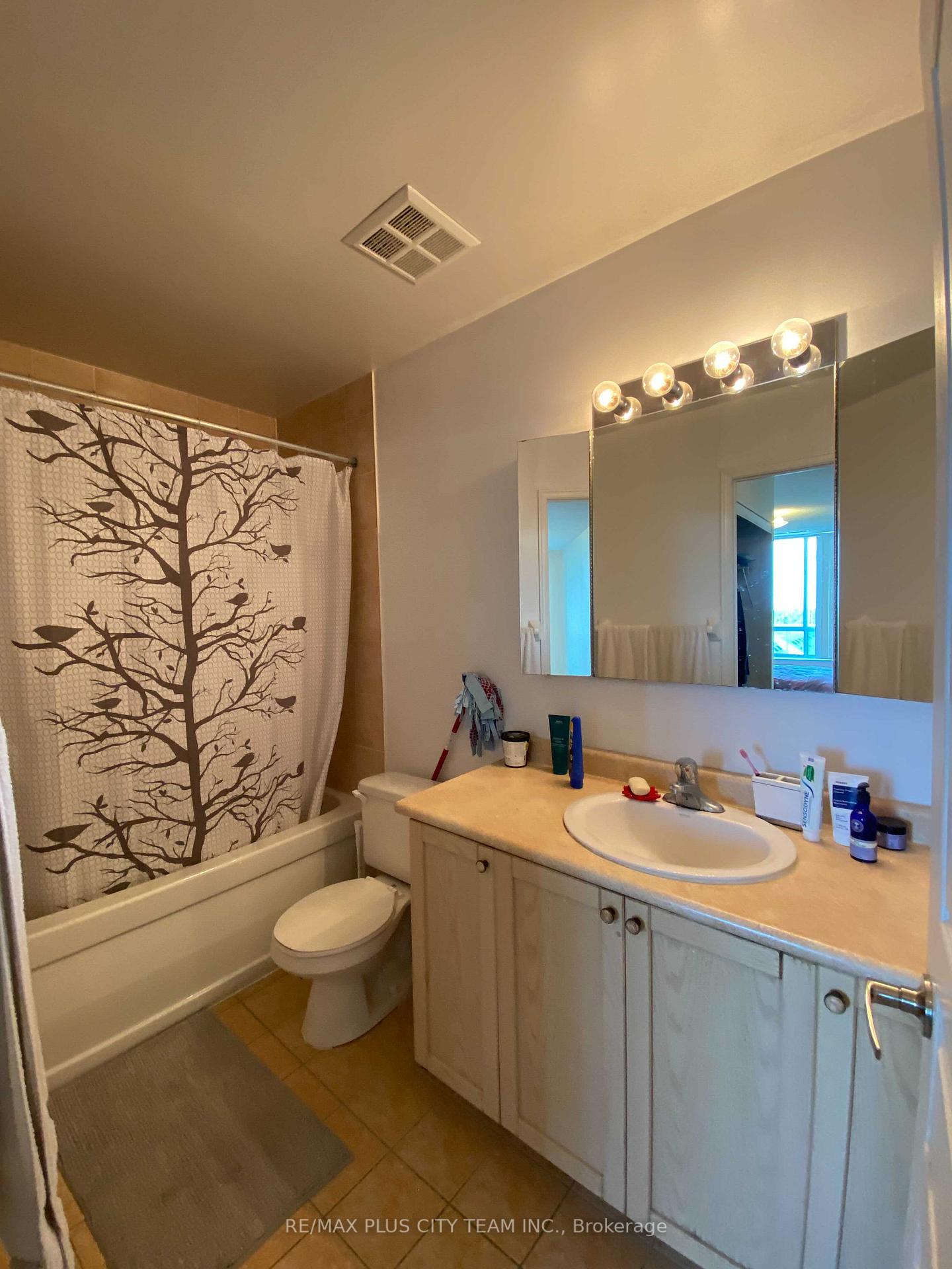 Photo 12 of Unit 503, 1863 Queen Street E, Toronto, The Beaches — HOMEH