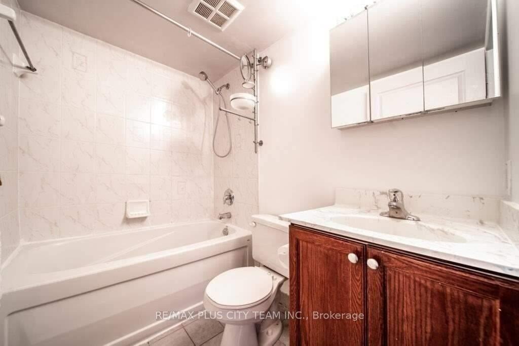 Photo 13 of Unit 503, 1863 Queen Street E, Toronto, The Beaches — HOMEH