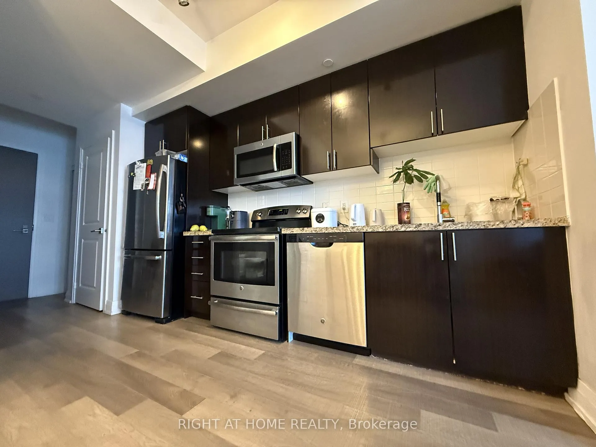 Photo 5 of Unit Ph307, 7167 Yonge Street, Markham, Thornhill — HOMEH
