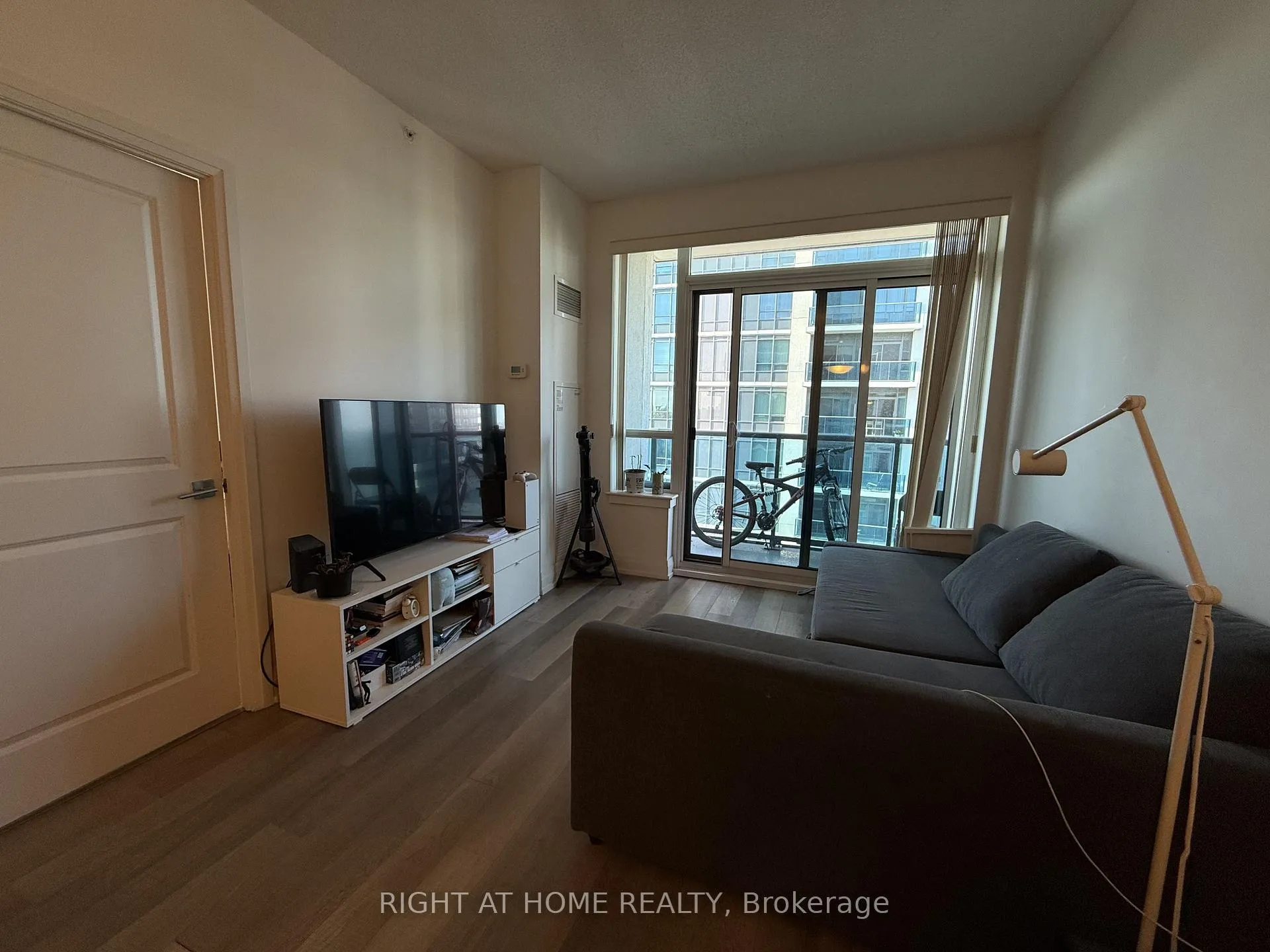 Photo 6 of Unit Ph307, 7167 Yonge Street, Markham, Thornhill — HOMEH