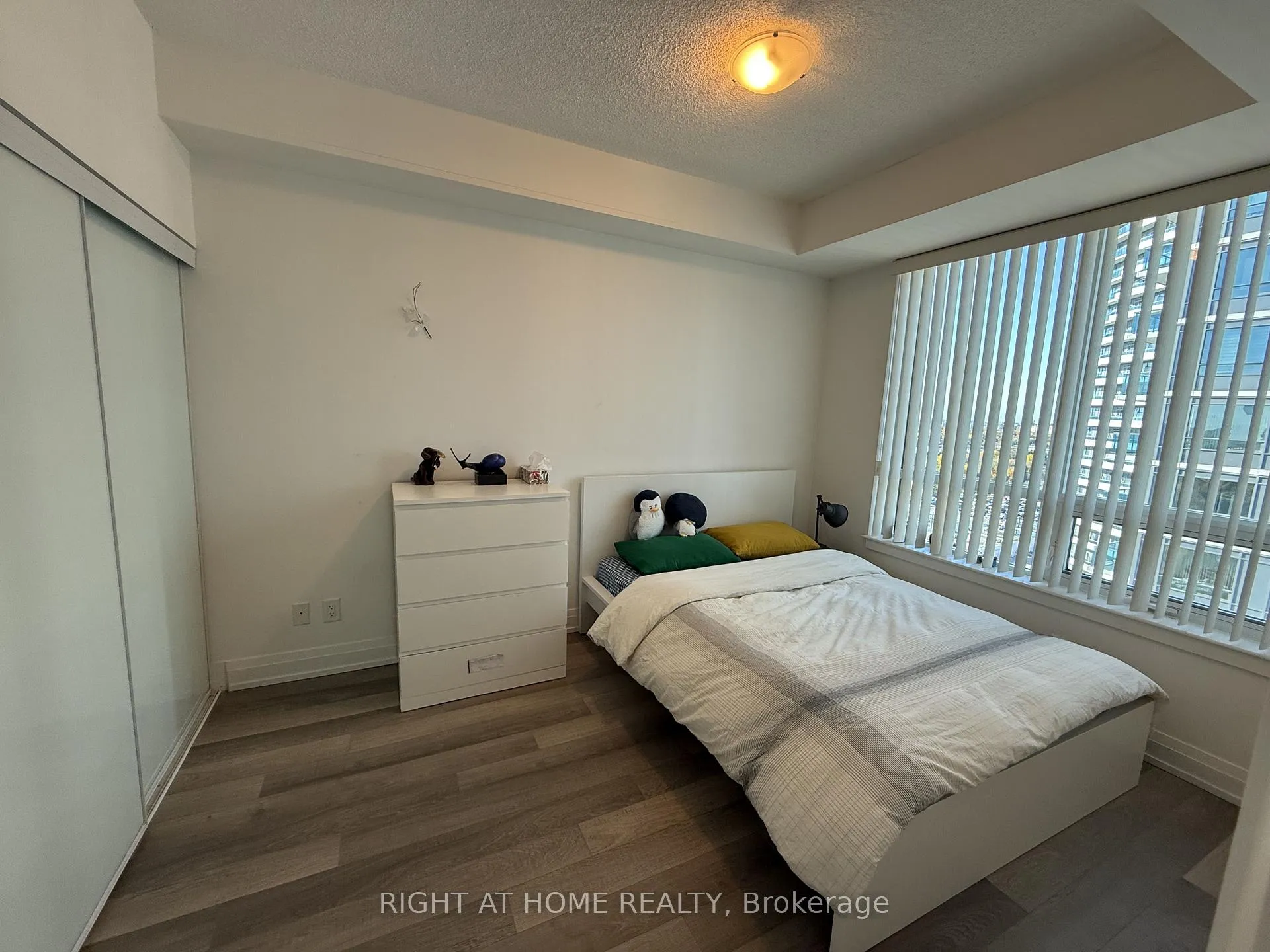 Photo 8 of Unit Ph307, 7167 Yonge Street, Markham, Thornhill — HOMEH