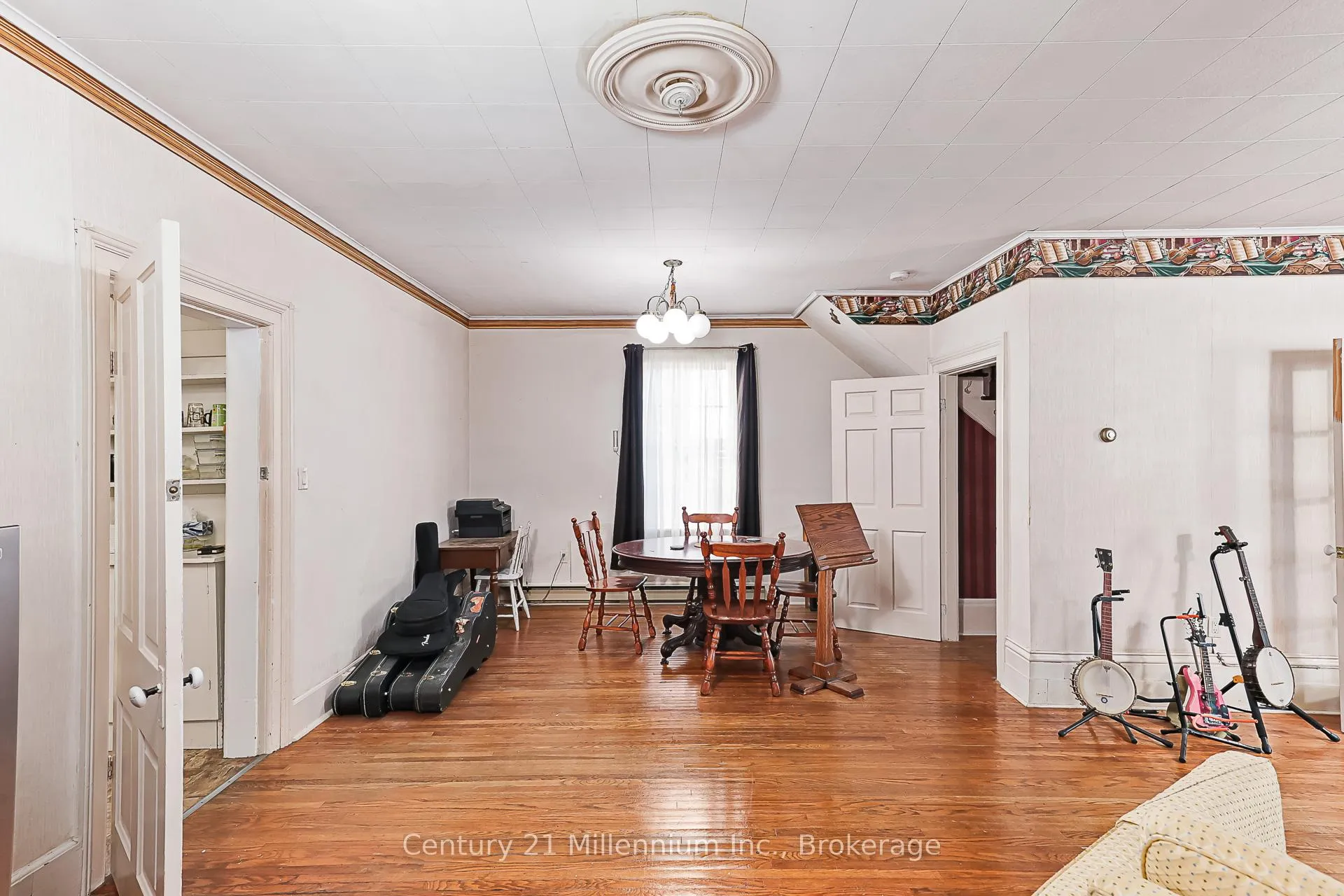 Photo 11 of 332 Ste Marie Street, Collingwood — HOMEH