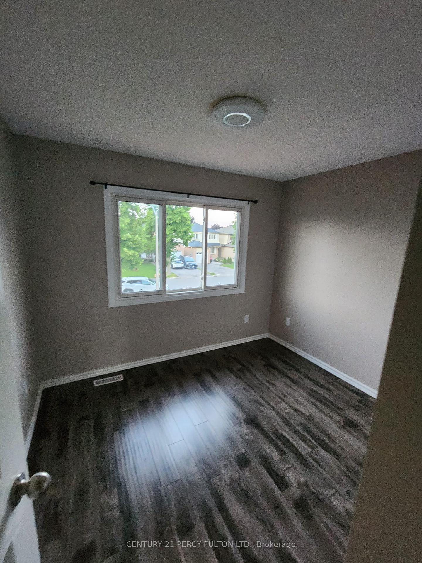 Photo 18 of 38 Gilmour Drive, Ajax, Central — HOMEH
