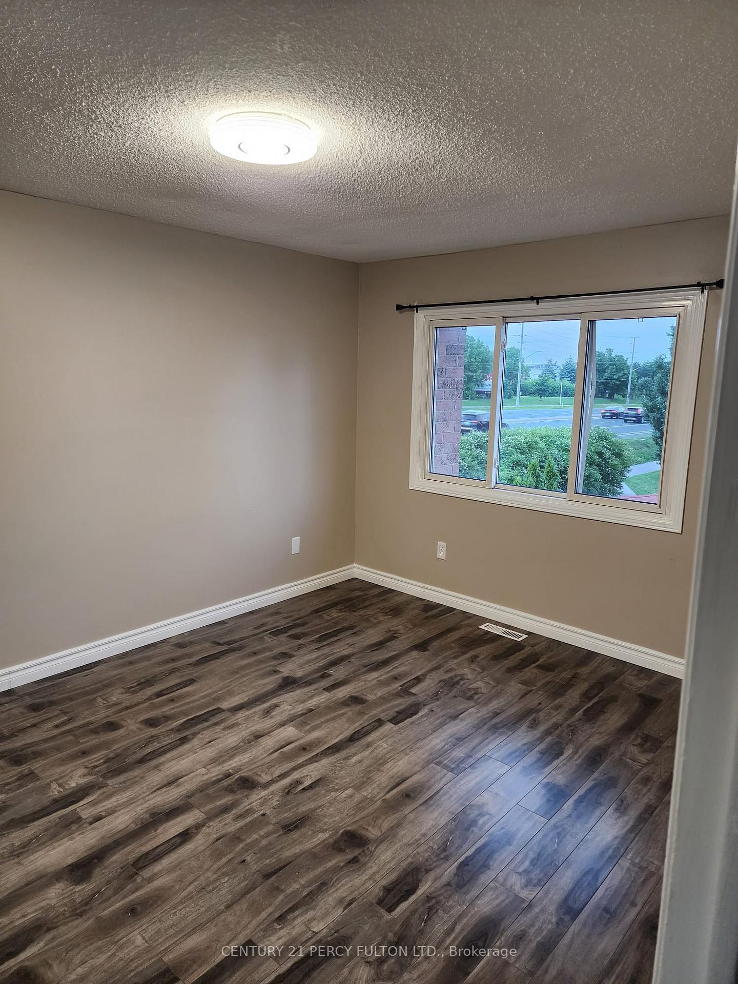 Photo 20 of 38 Gilmour Drive, Ajax, Central — HOMEH