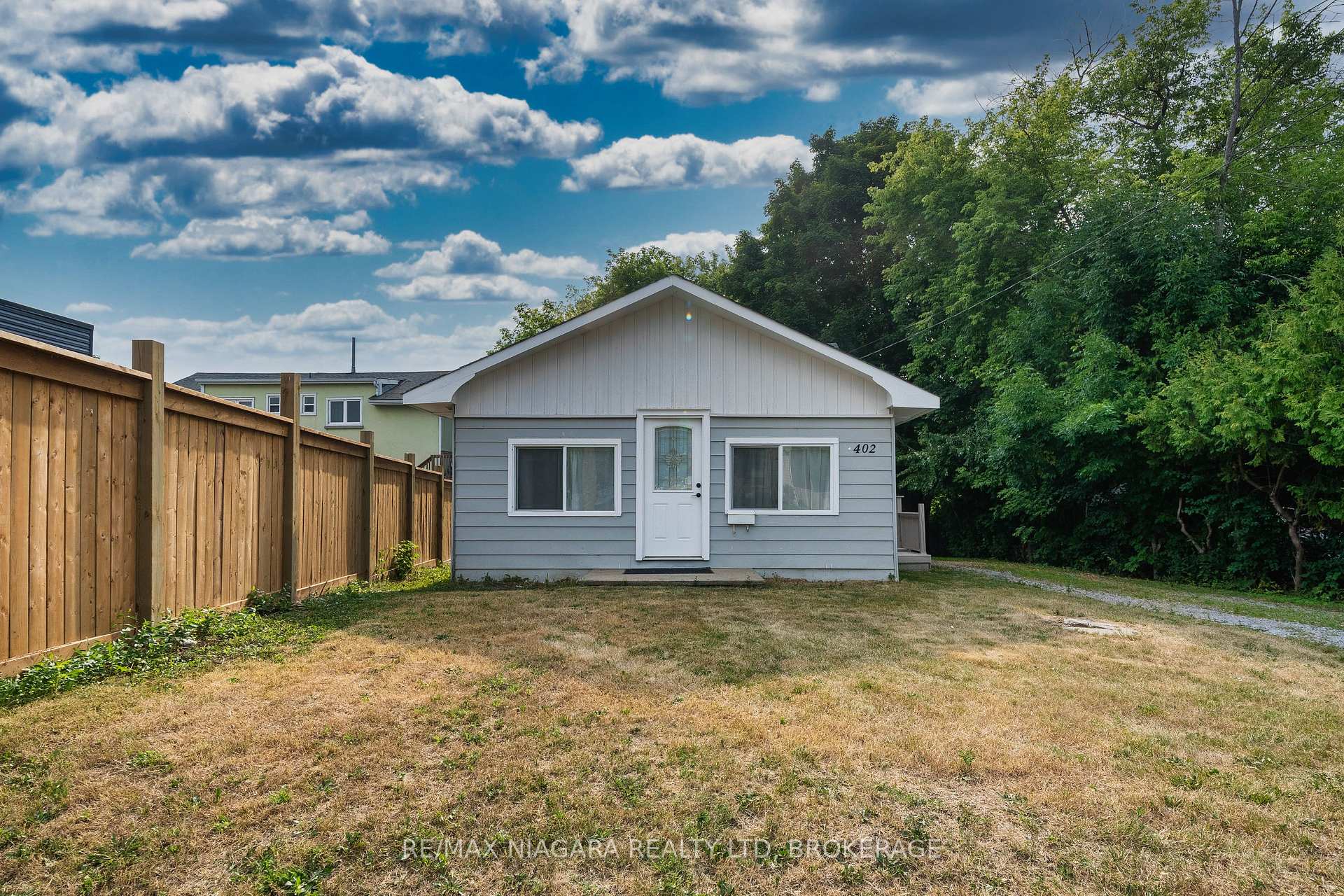 Photo 1 of 402 The Queensway South, Georgina, Keswick South — HOMEH