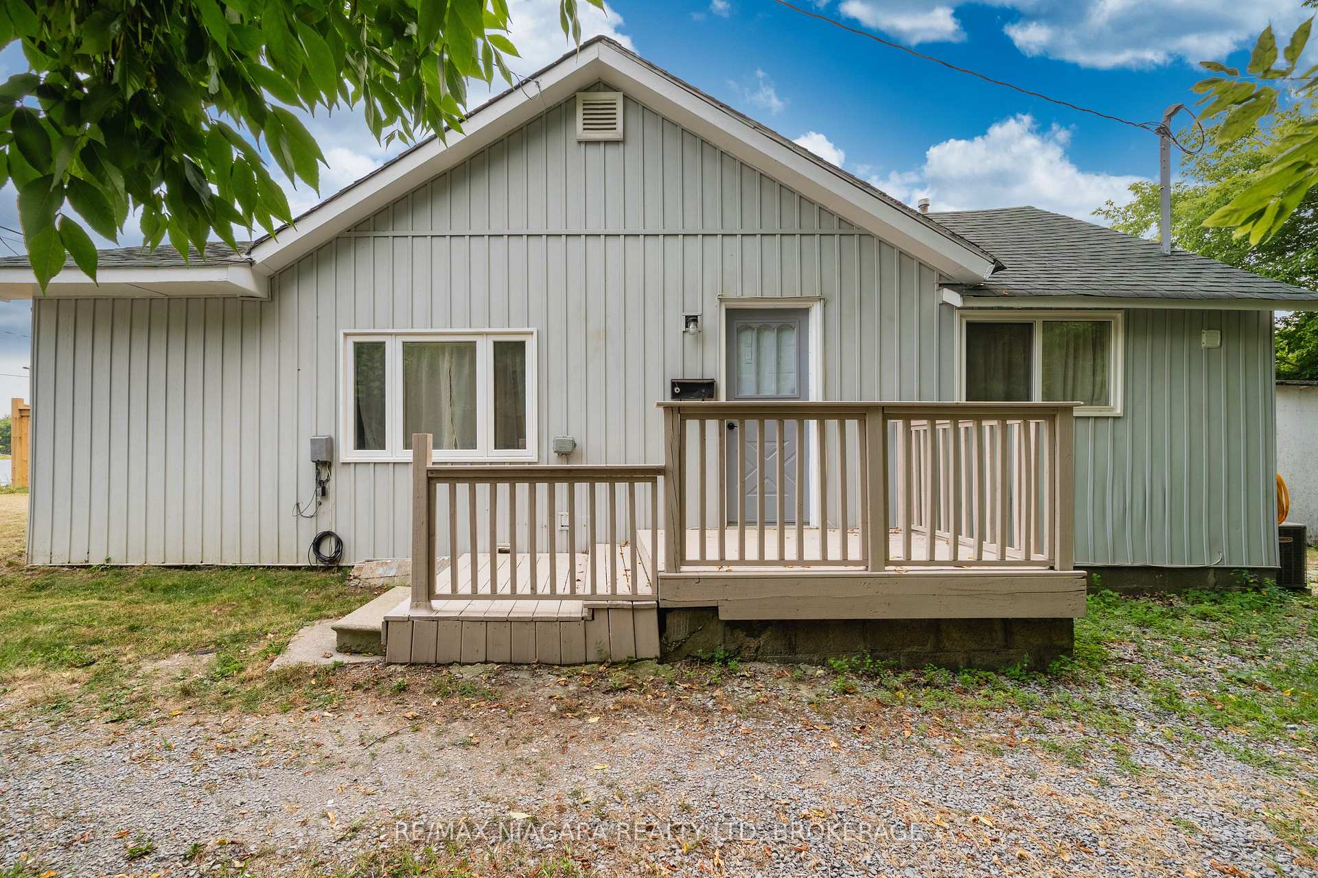 Photo 5 of 402 The Queensway South, Georgina, Keswick South — HOMEH