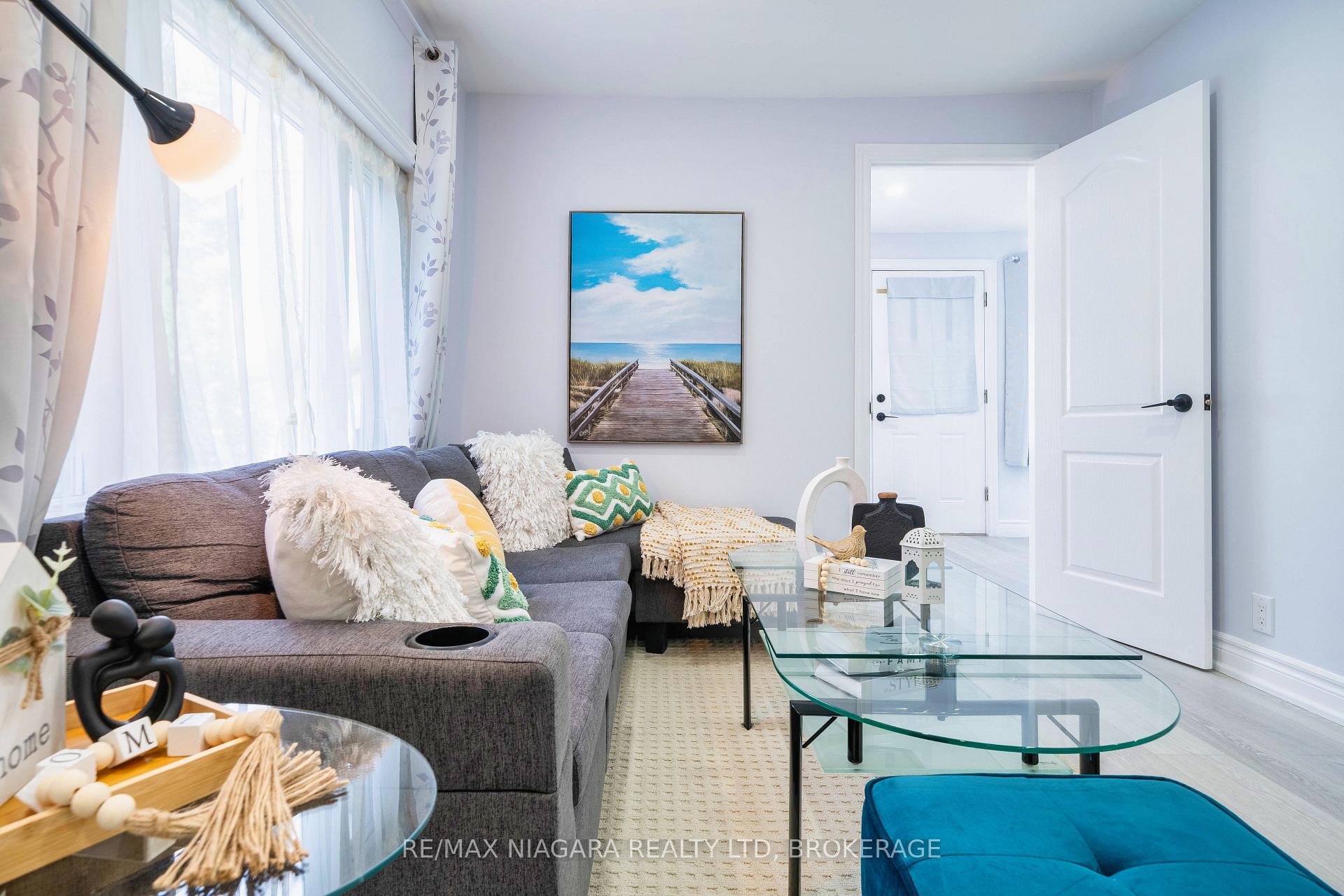 Photo 14 of 402 The Queensway South, Georgina, Keswick South — HOMEH