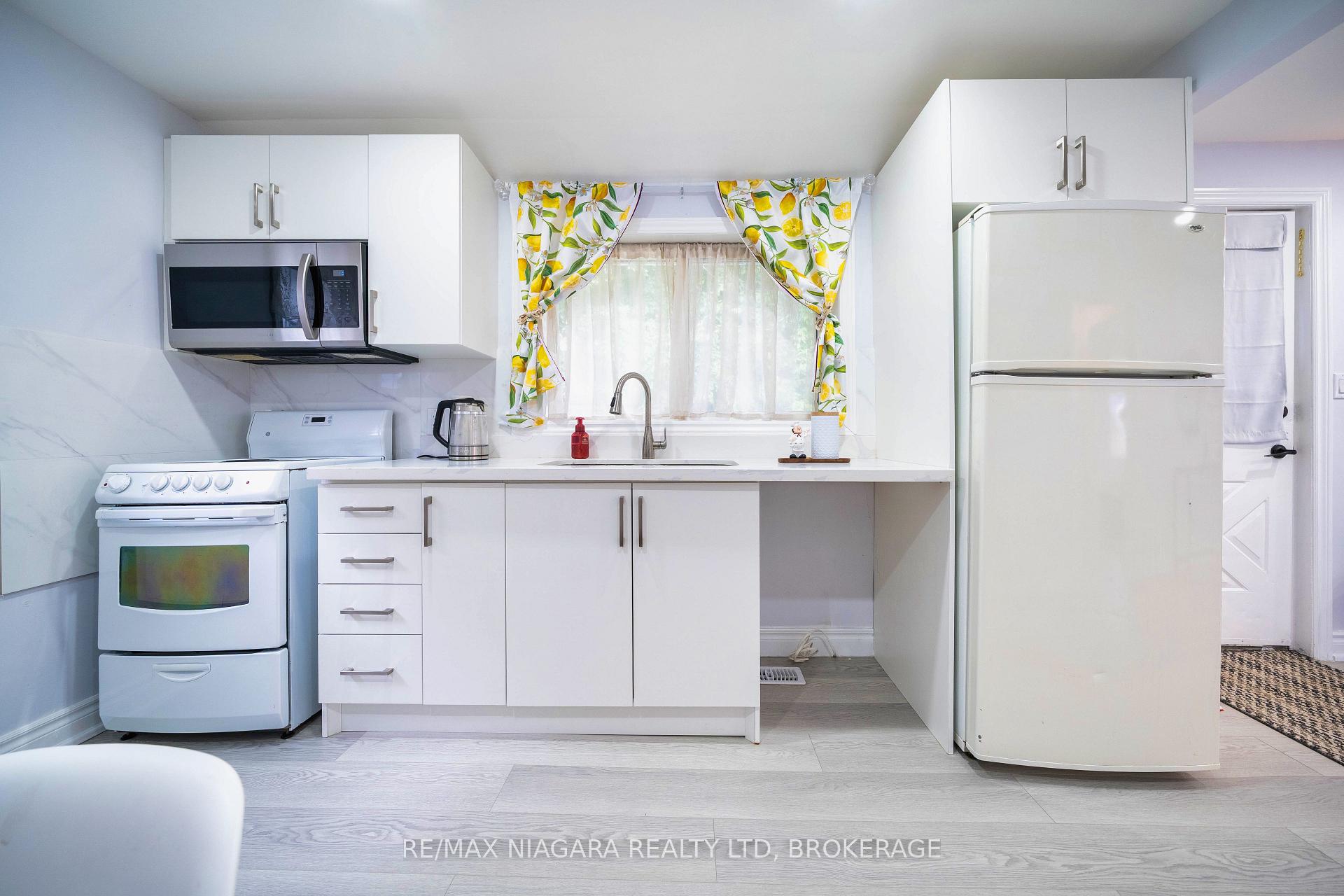 Photo 33 of 402 The Queensway South, Georgina, Keswick South — HOMEH