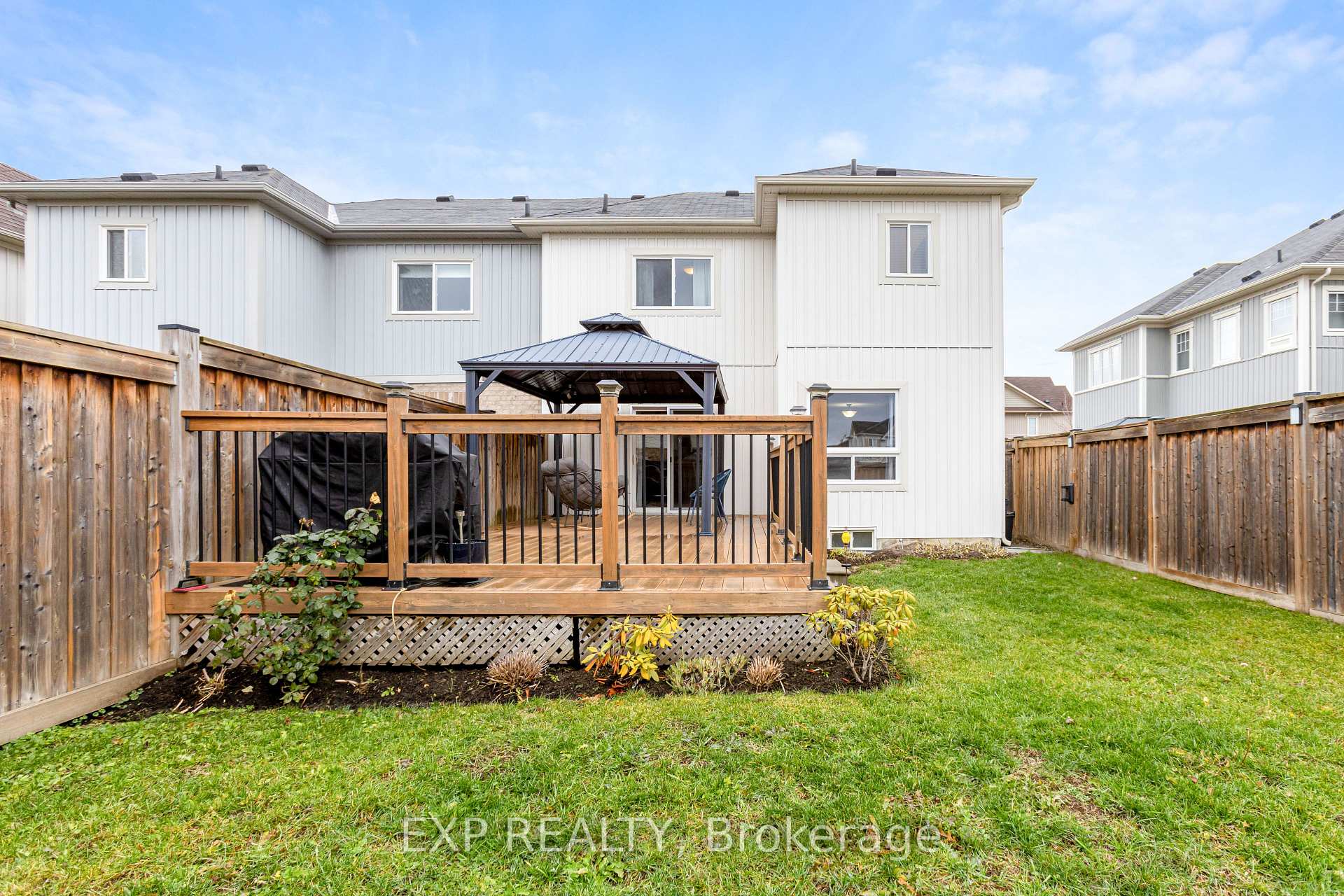 Photo 3 of 11 Robb Lane, Clarington, Bowmanville — HOMEH