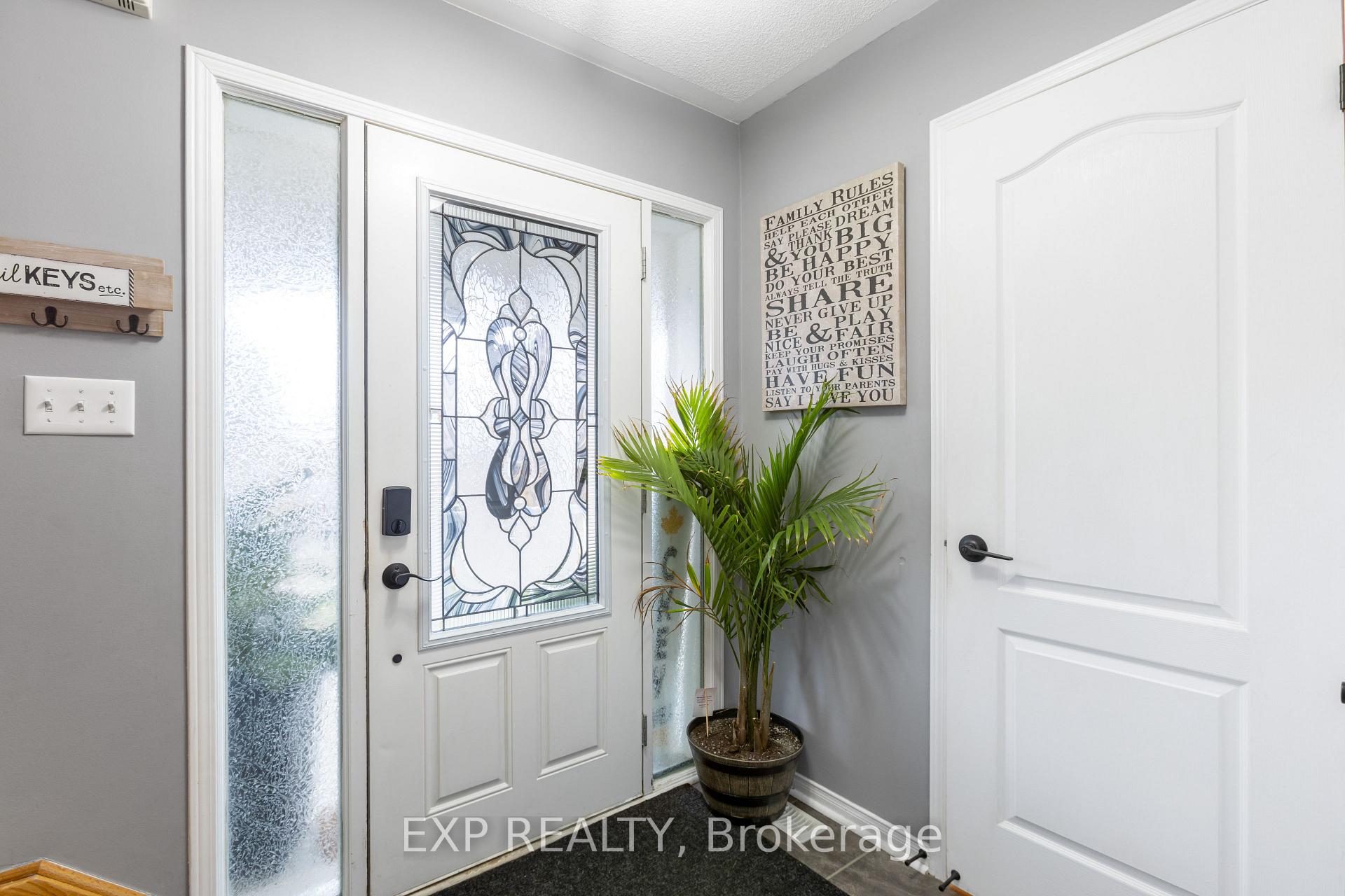 Photo 4 of 11 Robb Lane, Clarington, Bowmanville — HOMEH