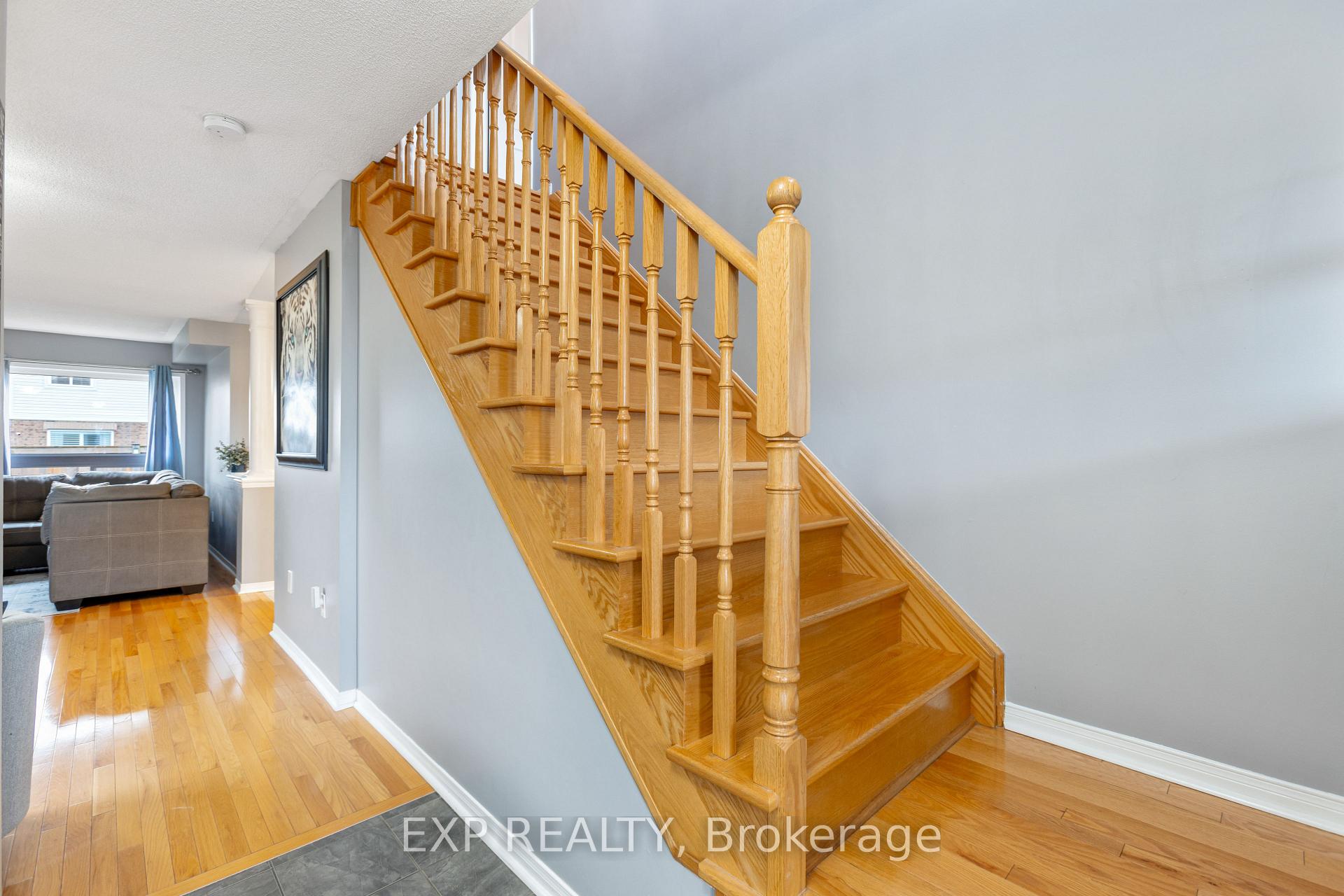 Photo 14 of 11 Robb Lane, Clarington, Bowmanville — HOMEH