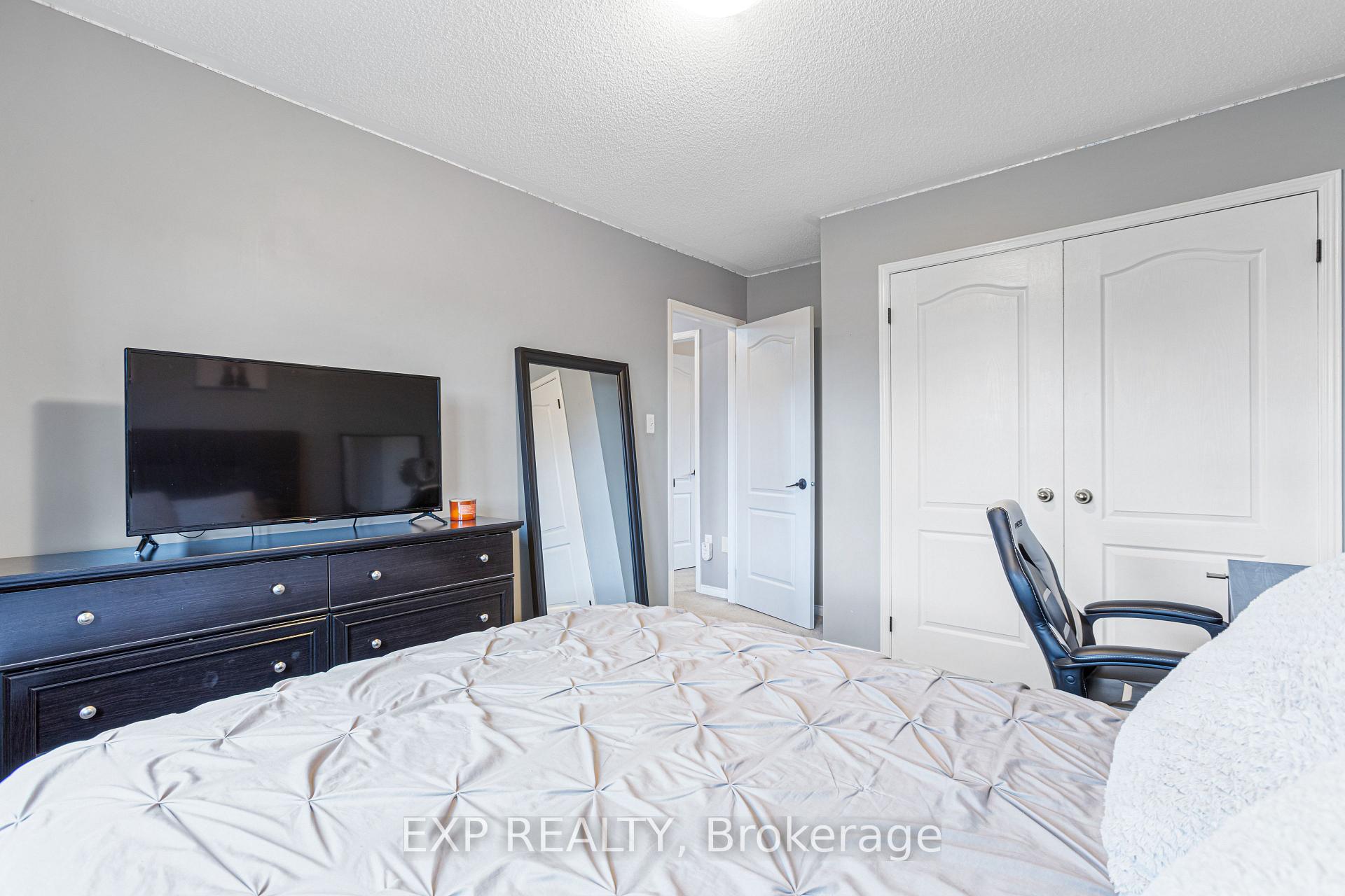 Photo 21 of 11 Robb Lane, Clarington, Bowmanville — HOMEH