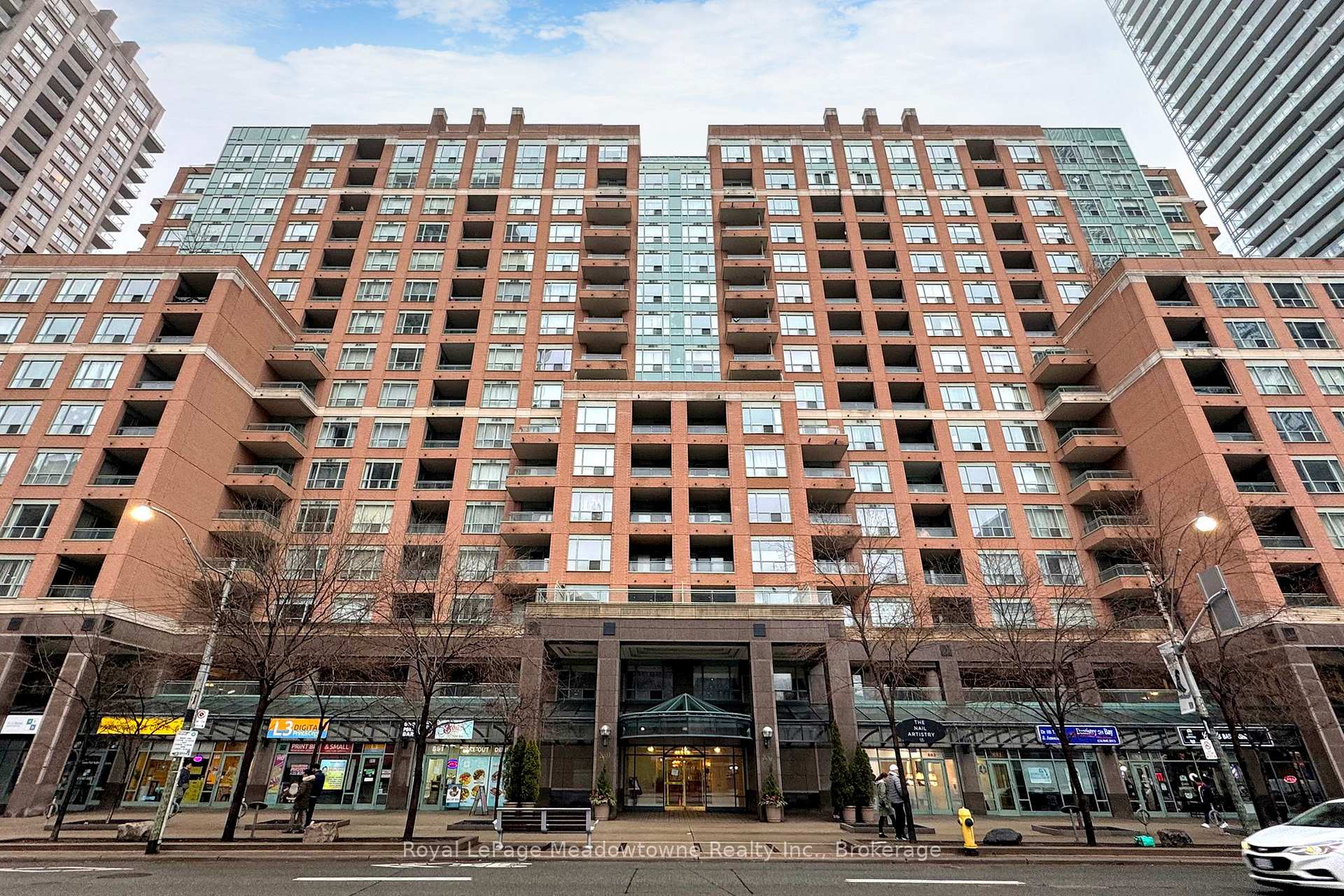 Front of Unit 912, 887 Bay Street