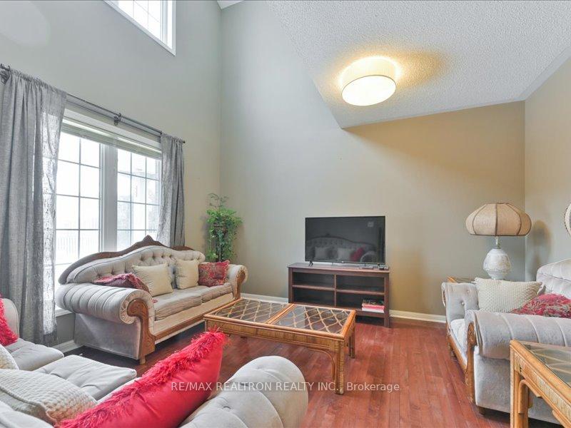 Photo 7 of 3 Misty Brook Crescent, Brampton, Fletcher's Meadow — HOMEH